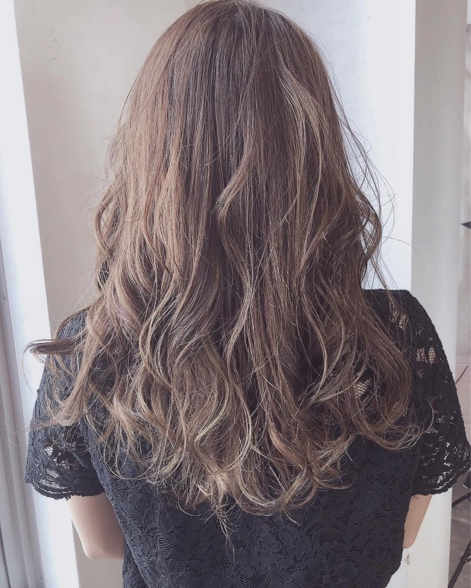 ロング カラー グレージュ TOWA 野村　コウダイのヘアスタイル