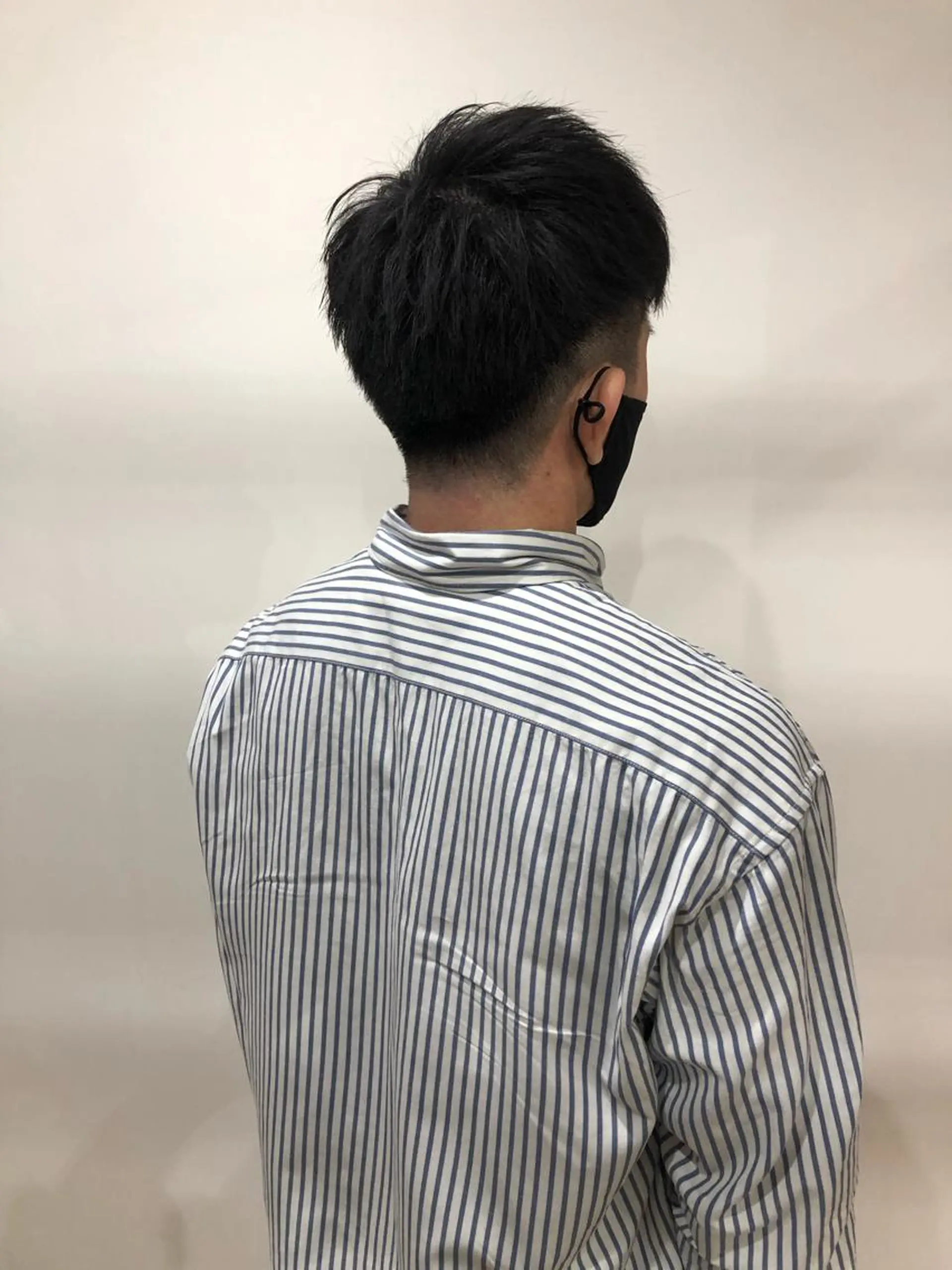 メンズ white.梅田 デザインカラー🦄のヘアスタイル