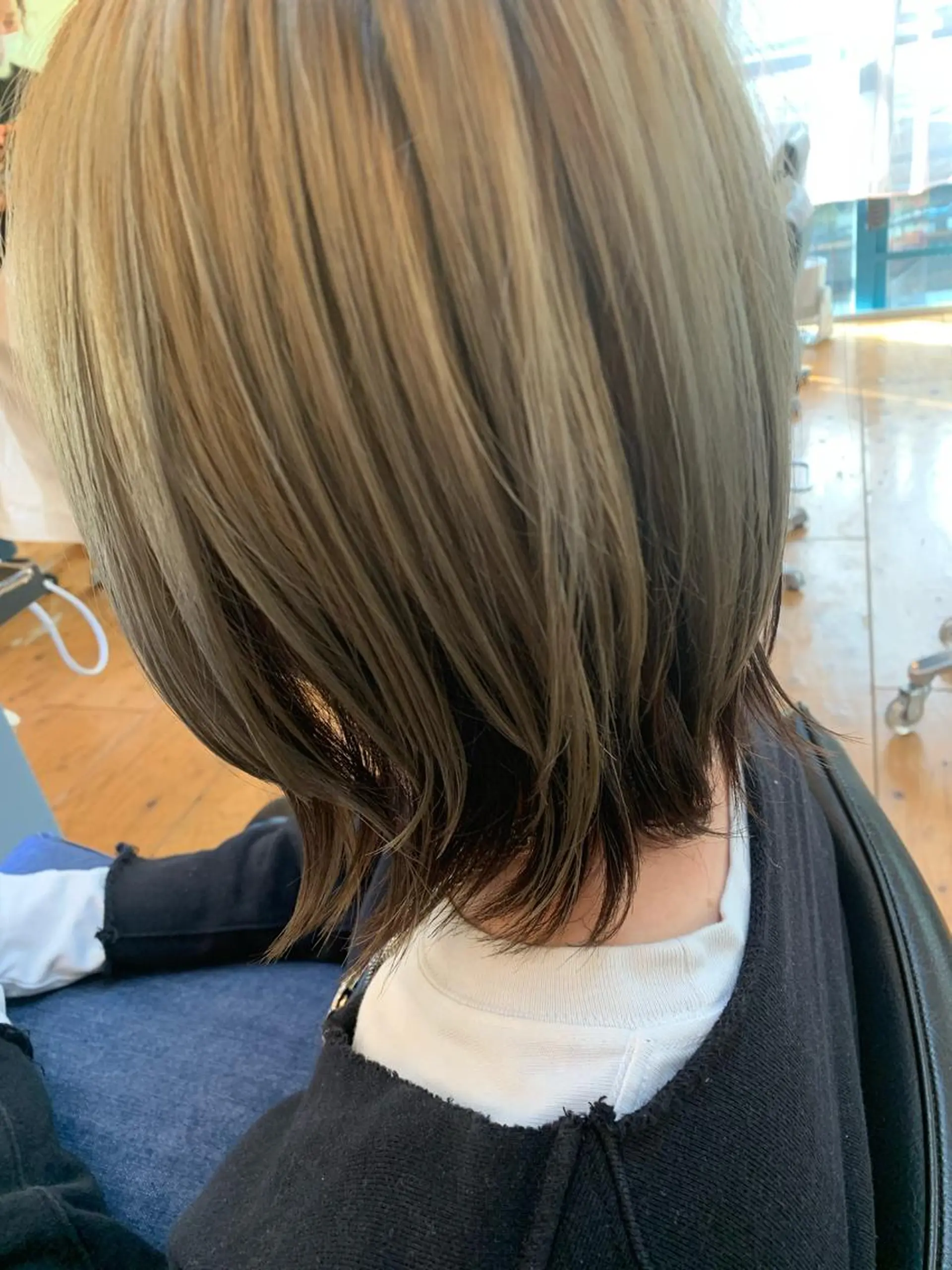 ミディアム カラー アッシュ ブリーチ ネイビーカラー ヘアカラー Lagom なかだのヘアスタイル