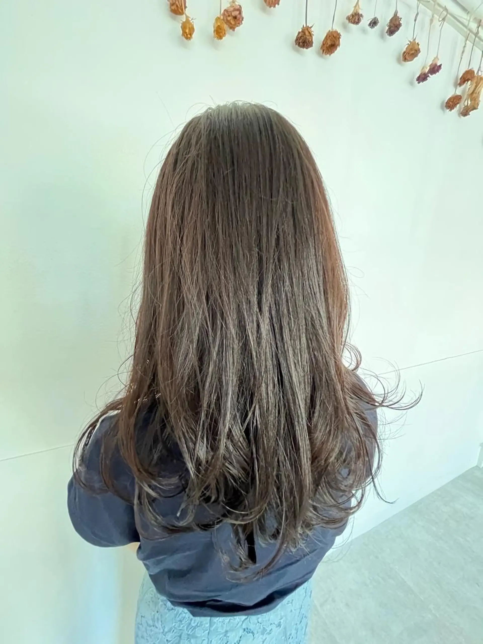 ロング カラー グレージュ CoCooN minamiのヘアスタイル