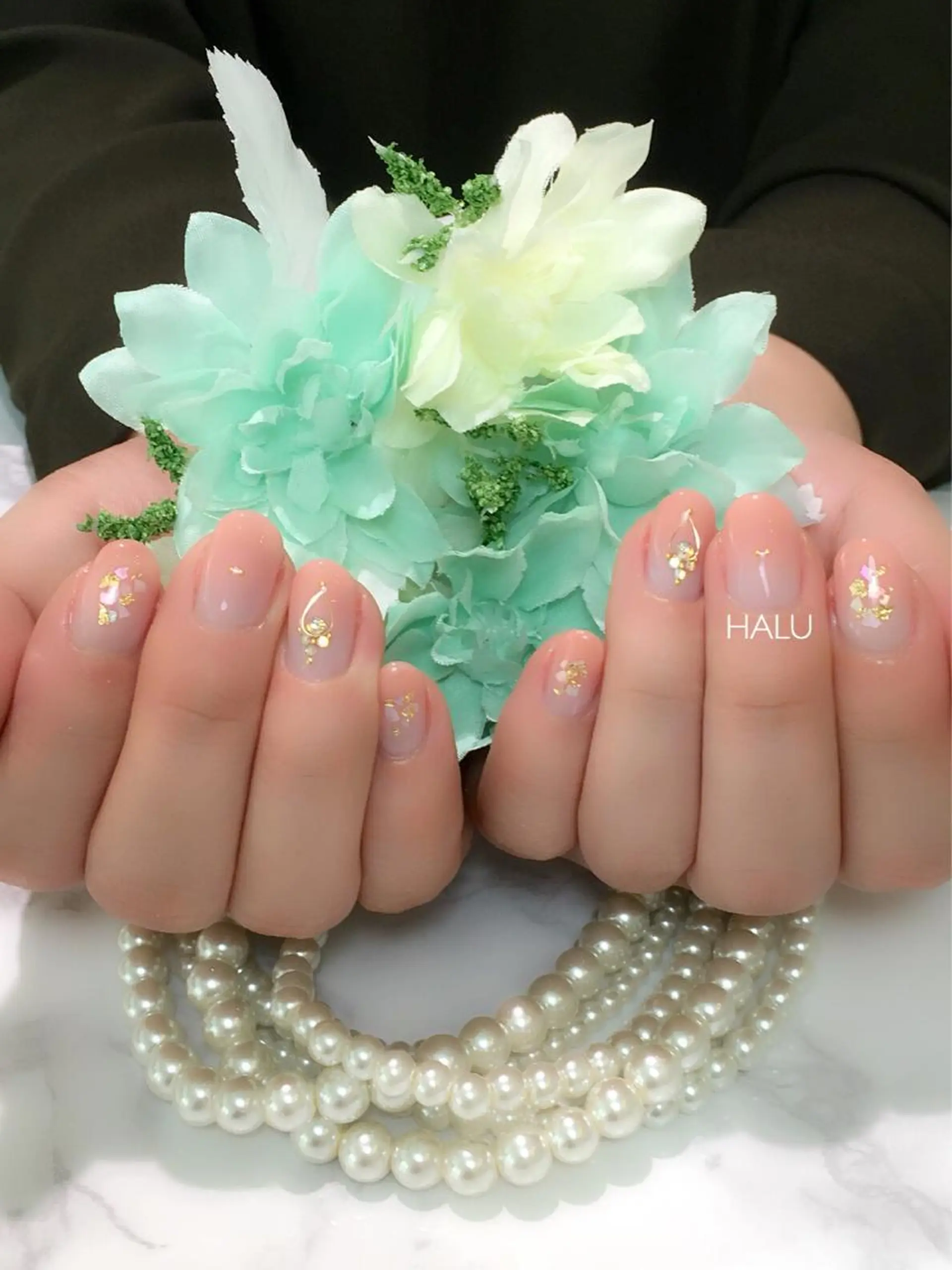 ネイル ゴールド キラキラネイル 春ネイル ストーンネイル HALU ハルのネイルデザイン