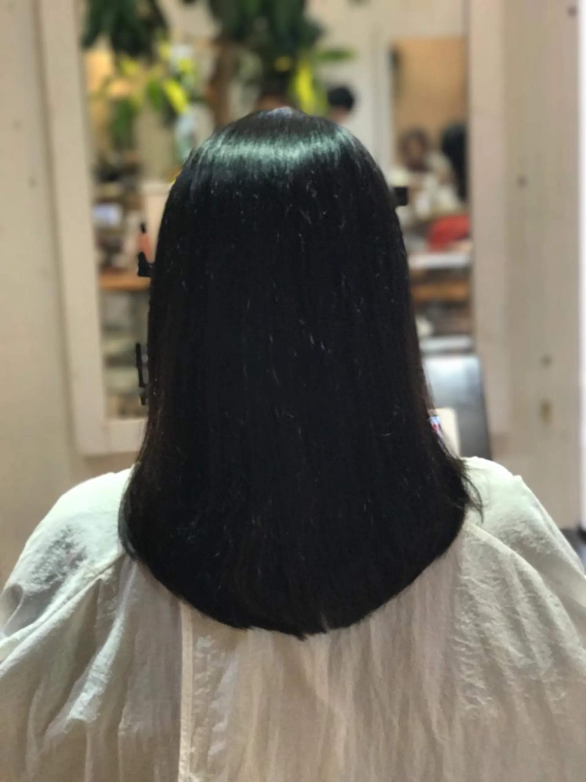 ミディアム 長尾 桃佳のヘアスタイル