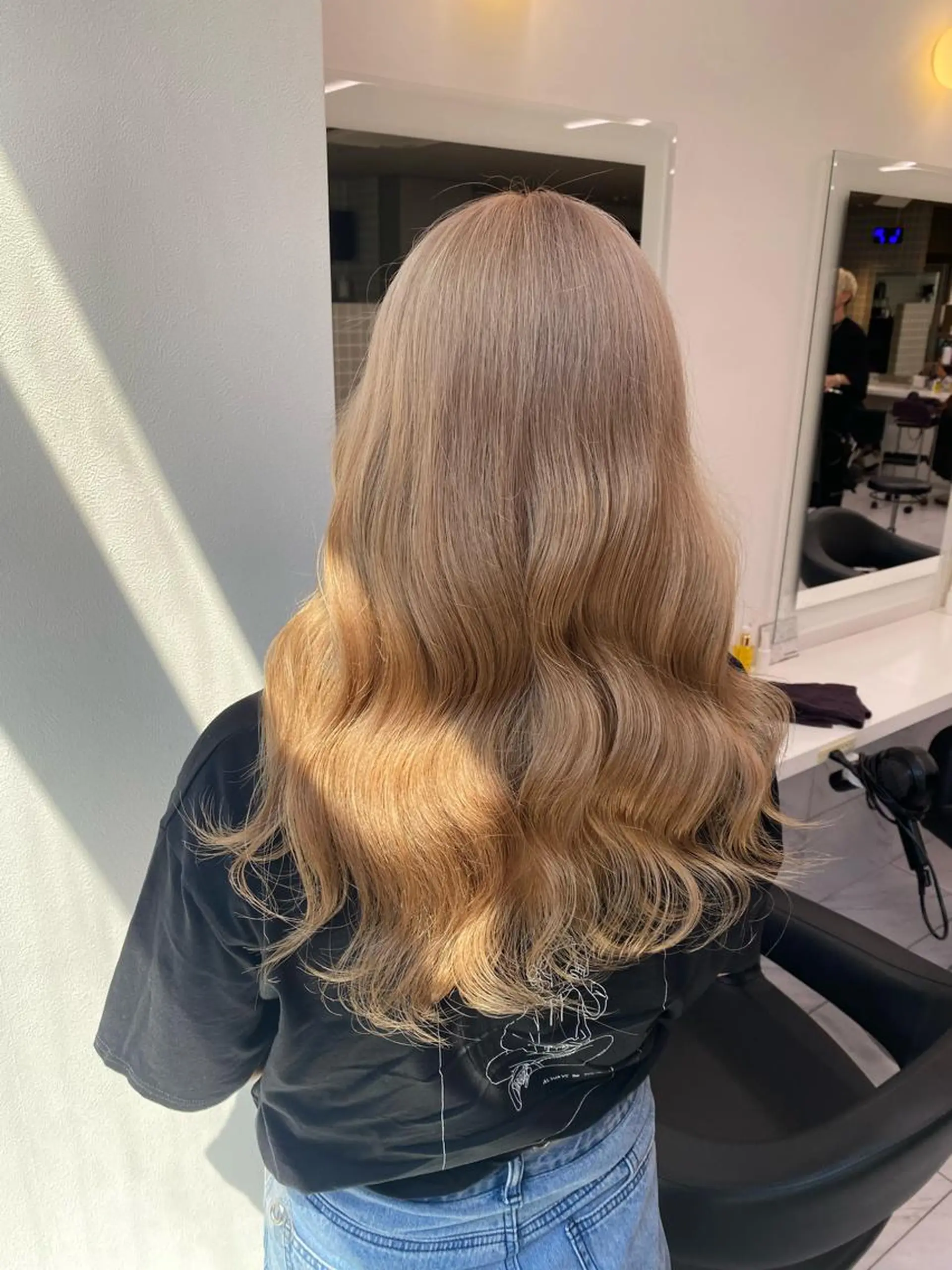 ミディアム カラー ヘアアレンジ キッズ ベージュカラー ブリーチ ケアブリーチ ホワイトベージュ 髪質改善 TRU Shino🦋のマツエク・マツパデザイン