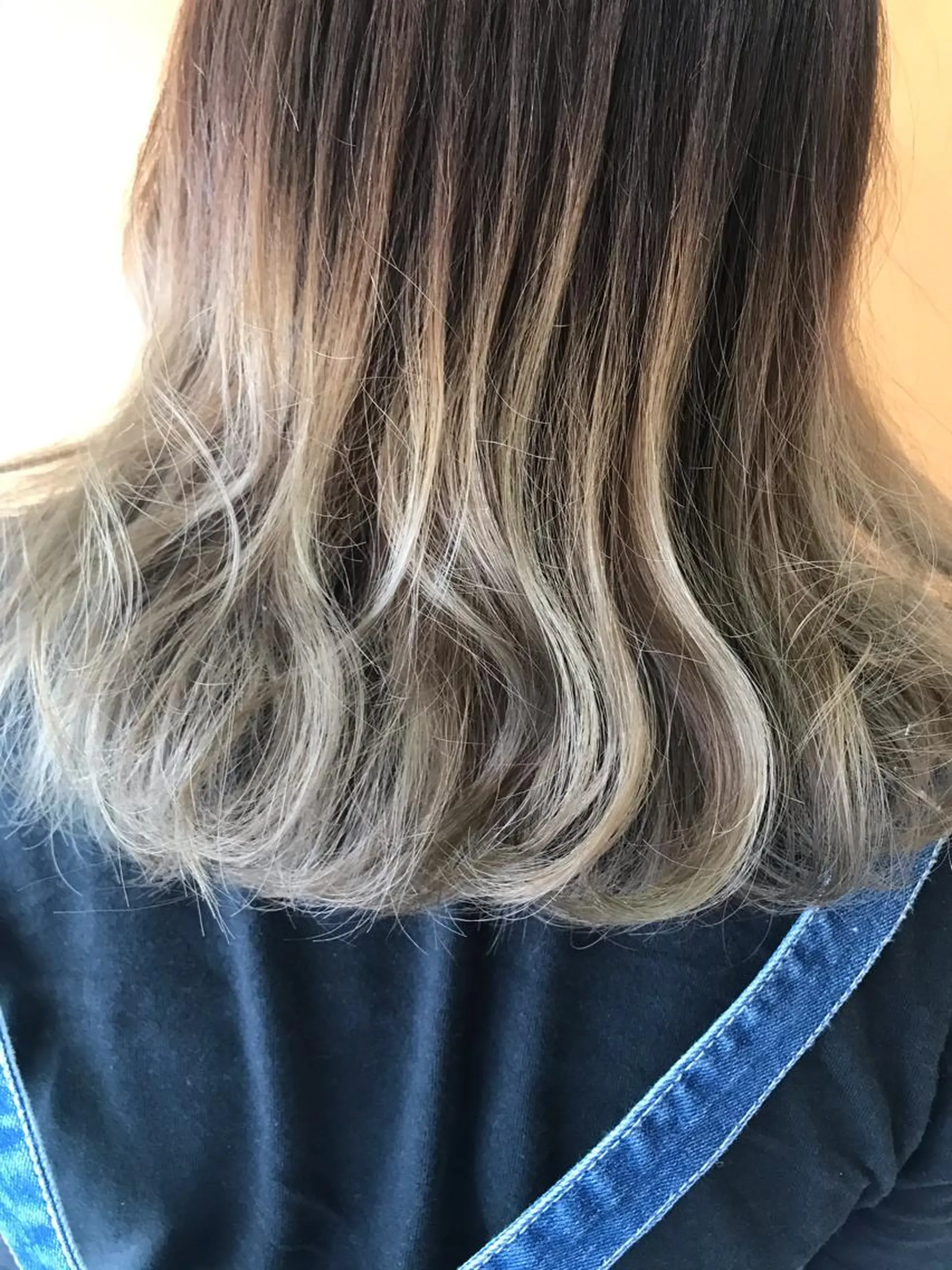 ミディアム 松本 美香のヘアスタイル