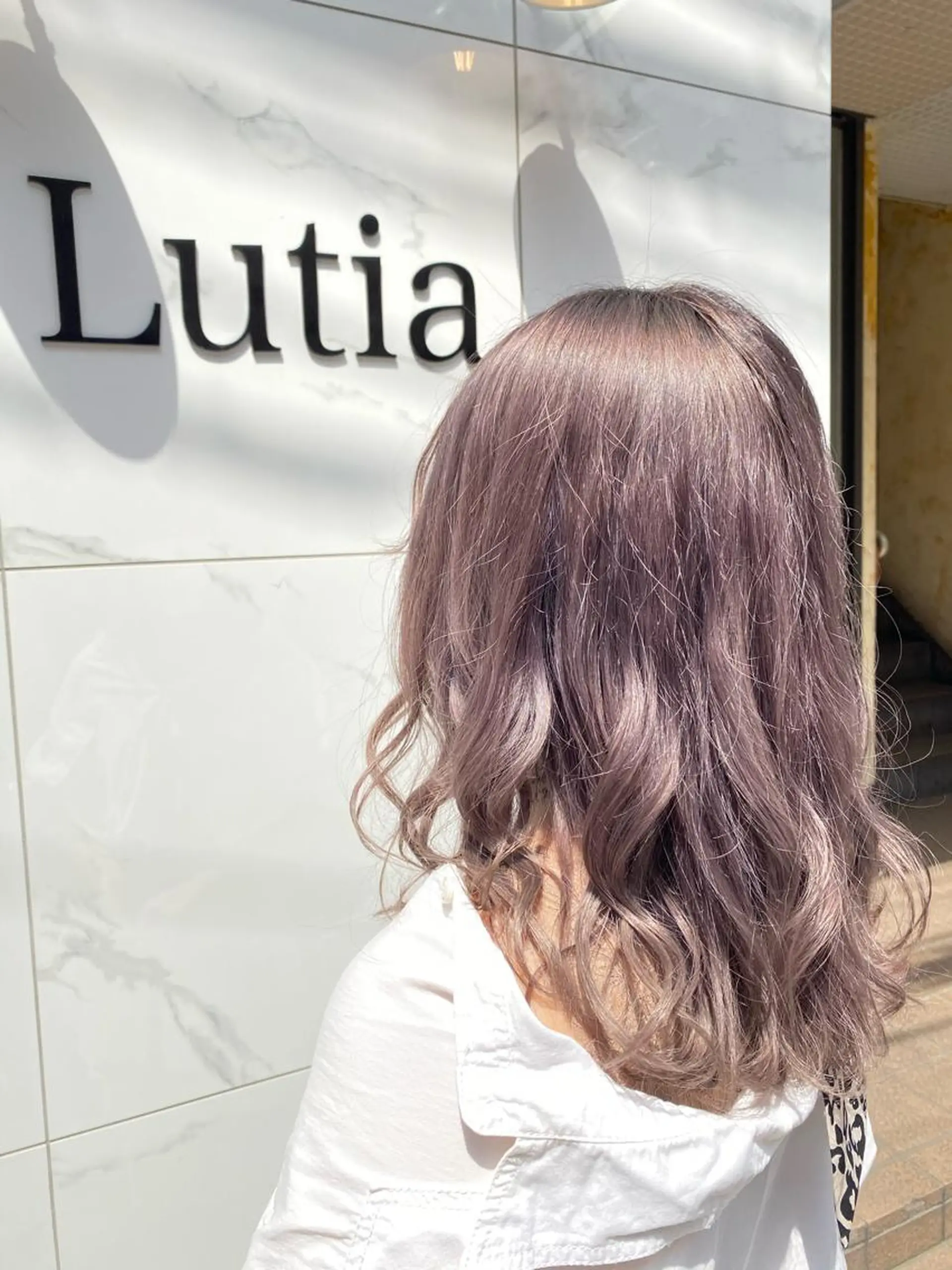 セミロング カラー ヘアアレンジ アッシュ 透明感カラー ハイトーンカラー ラベンダーカラー ラベンダーアッシュ 増子 祐太朗のヘアスタイル