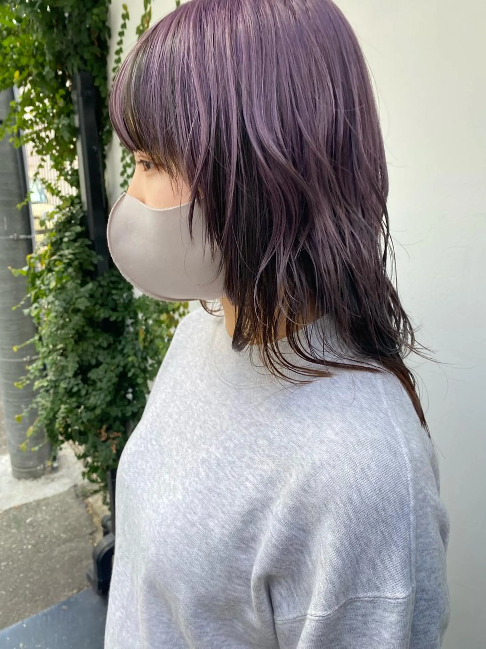 セミロング カラー 黒髪 ブリーチ バイオレットカラー tonari 梅田、中崎町のヘアスタイル