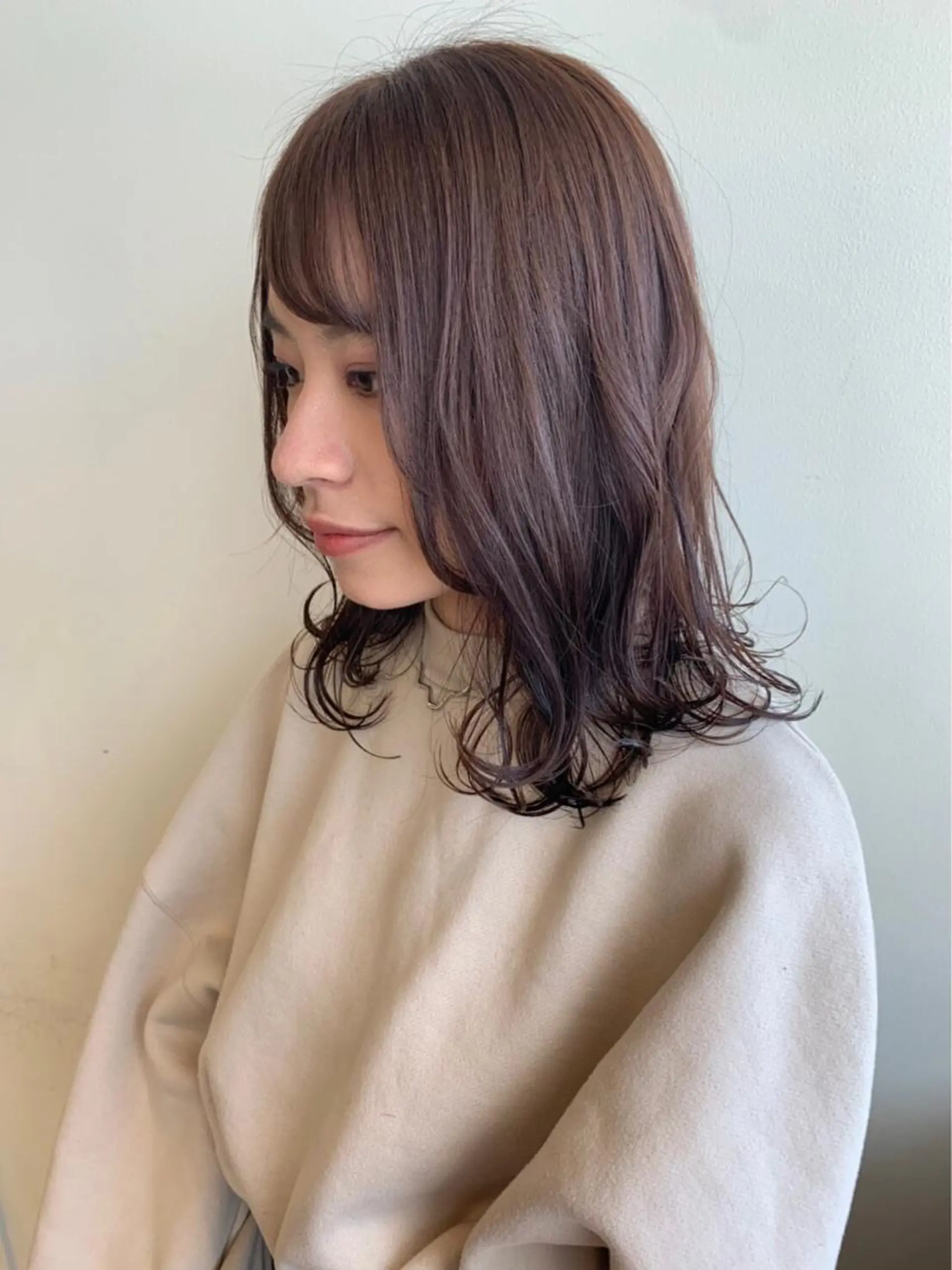 ミディアム カラー MIOベージュカラー 柔らかいカラーのヘアスタイル