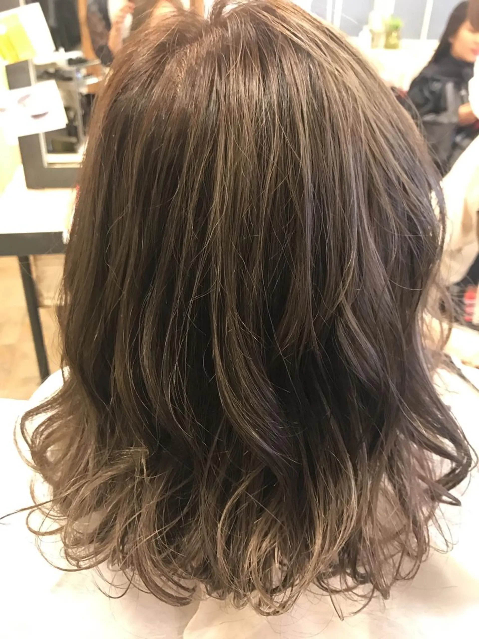 ミディアム カラー トレンドヘアーに🌈 川村　静香のヘアスタイル