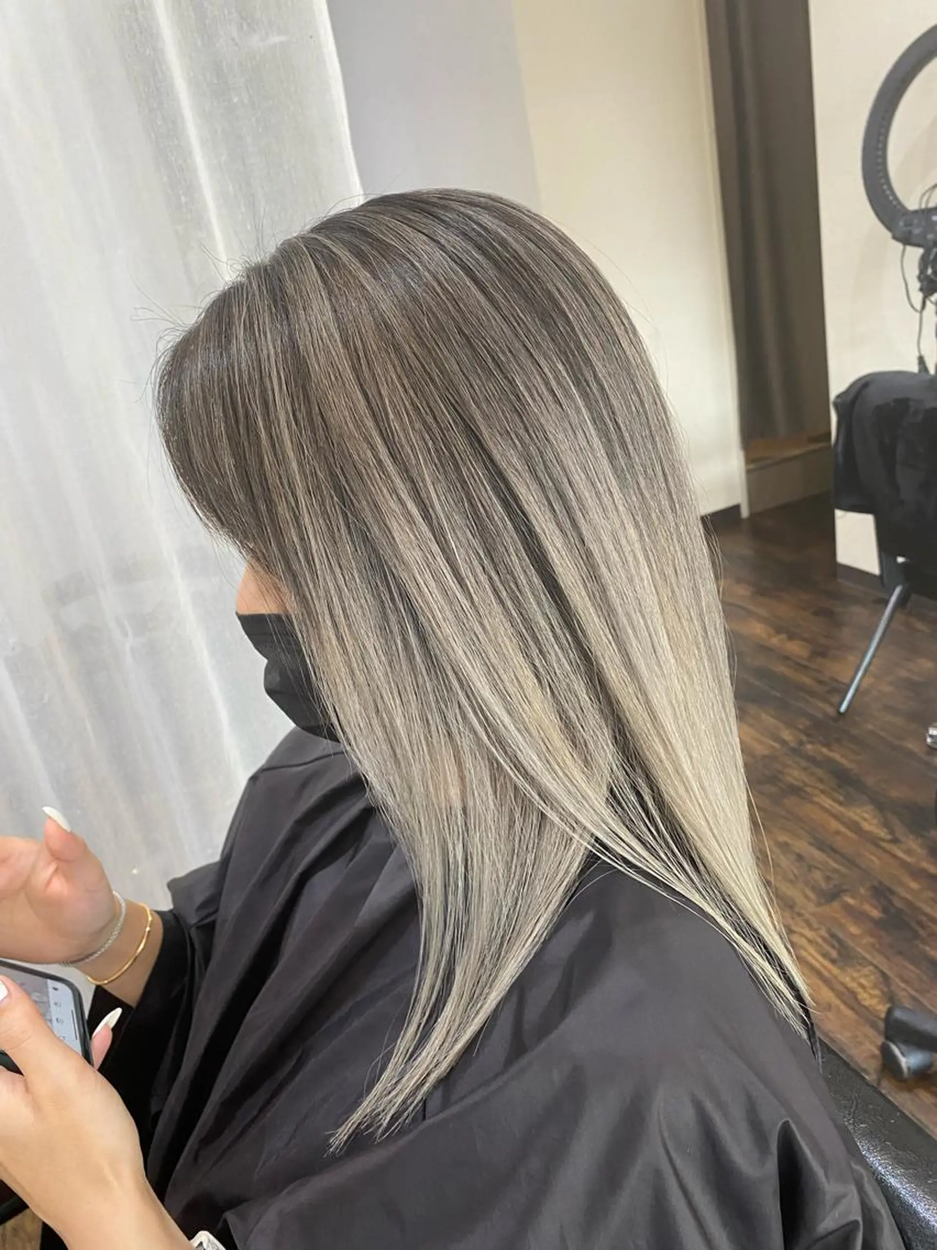 セミロング カラー バレイヤージュ レイヤーカット ヘアカラー トリートメント Tsuyoki .のヘアスタイル