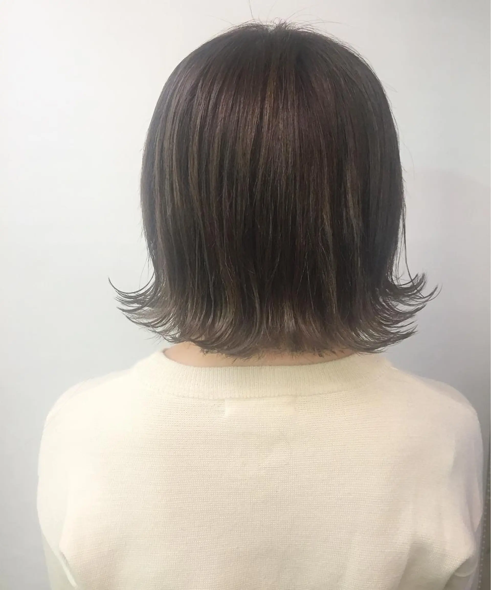 ミディアム カラー アッシュ ハイライトカラー ハイライト 齋藤 咲のヘアスタイル