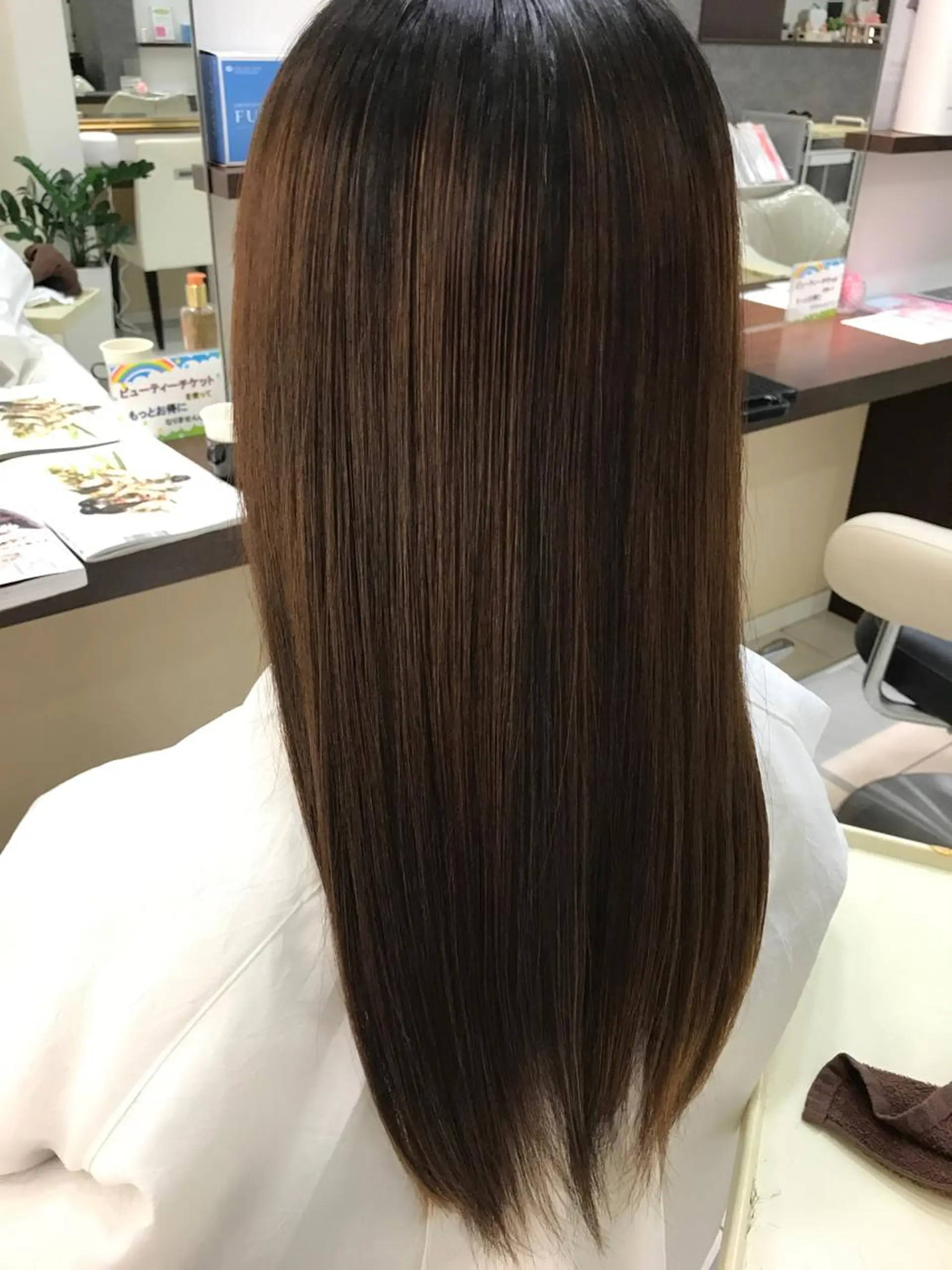 ロング 縮毛矯正/髪質改善 継続する美髪のヘアスタイル