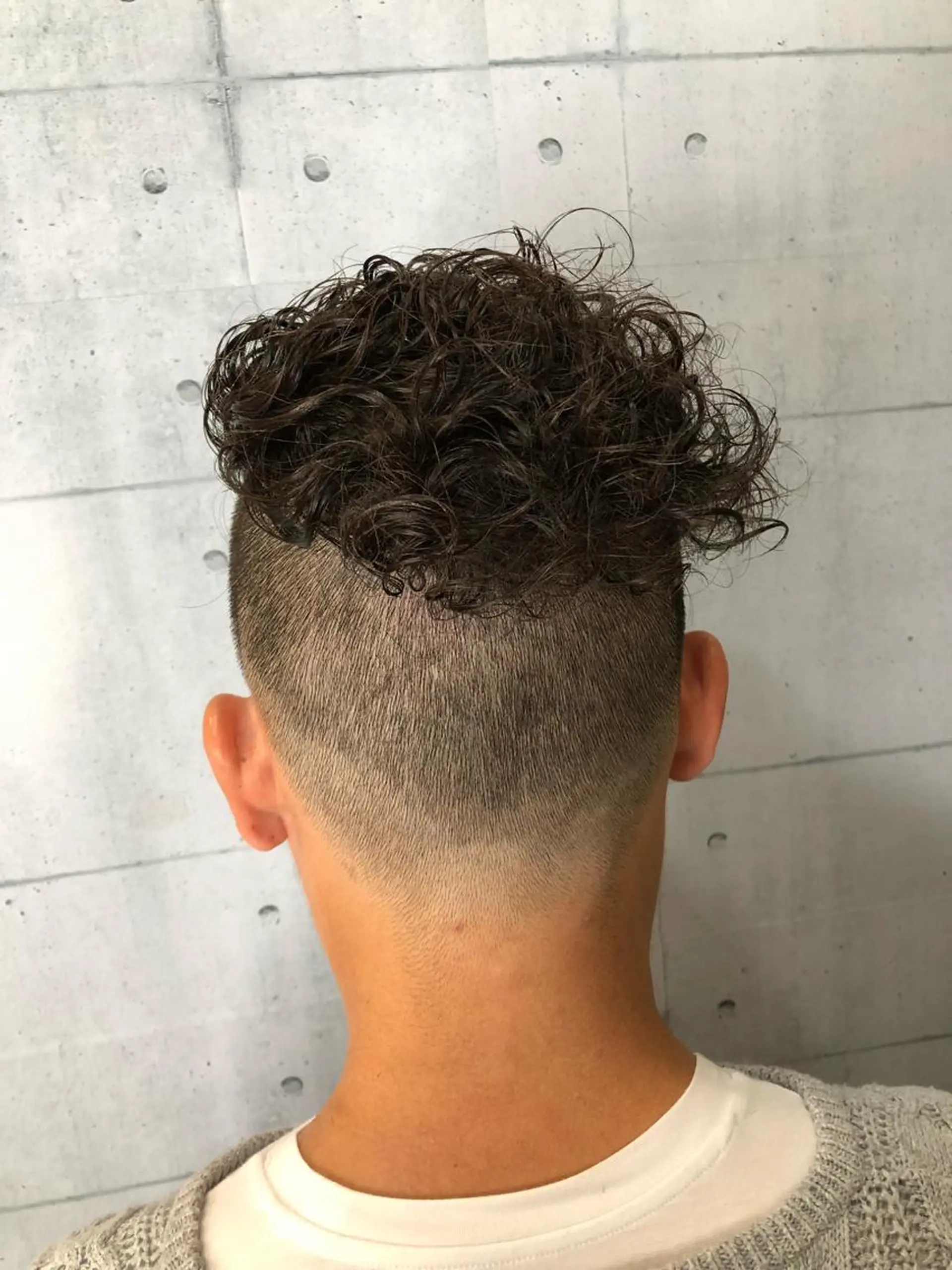 ショート パーマ メンズ フェードカット モヒカン メンズパーマ 北脇 健治のヘアスタイル