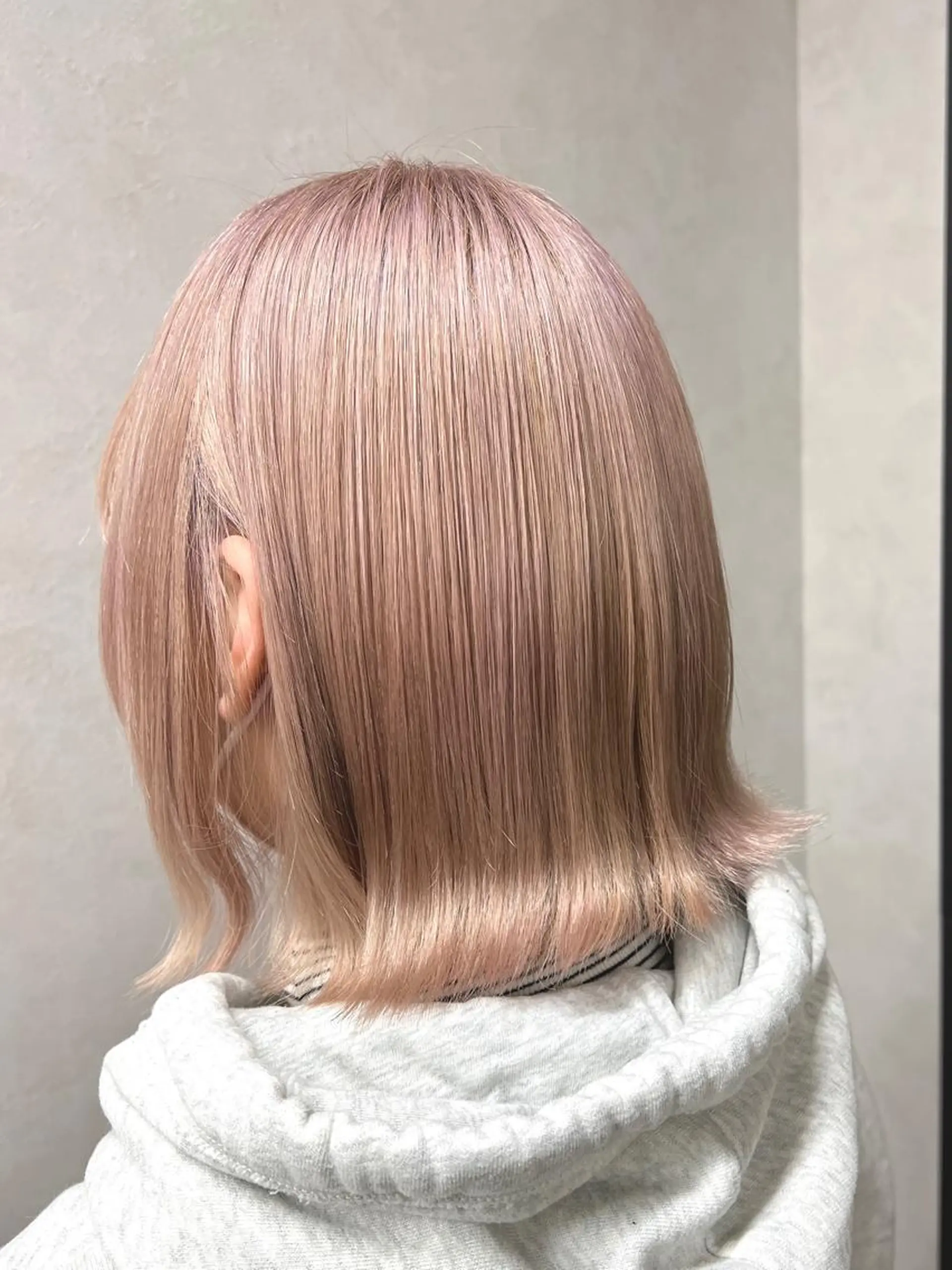 ショート カラー バレイヤージュ ブリーチ ケアブリーチ ダブルカラー イヤリングカラー カット ヘアカラー 🌷かわばた めい🌷のヘアスタイル