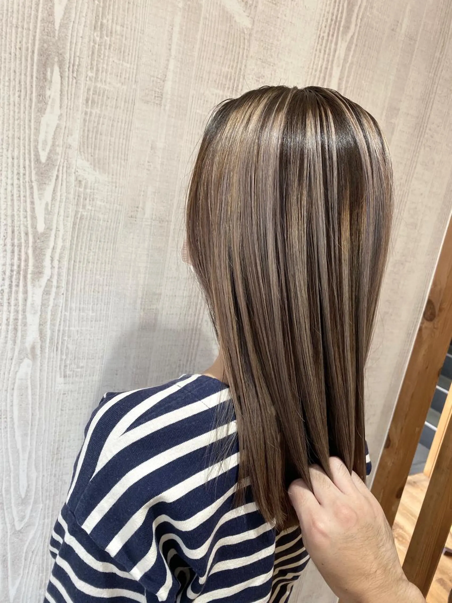 セミロング カラー バレイヤージュ ダブルカラー ハイライトカラー ハイライト レイヤーカット ヘアカラー トリートメント Kazu .Kのヘアスタイル