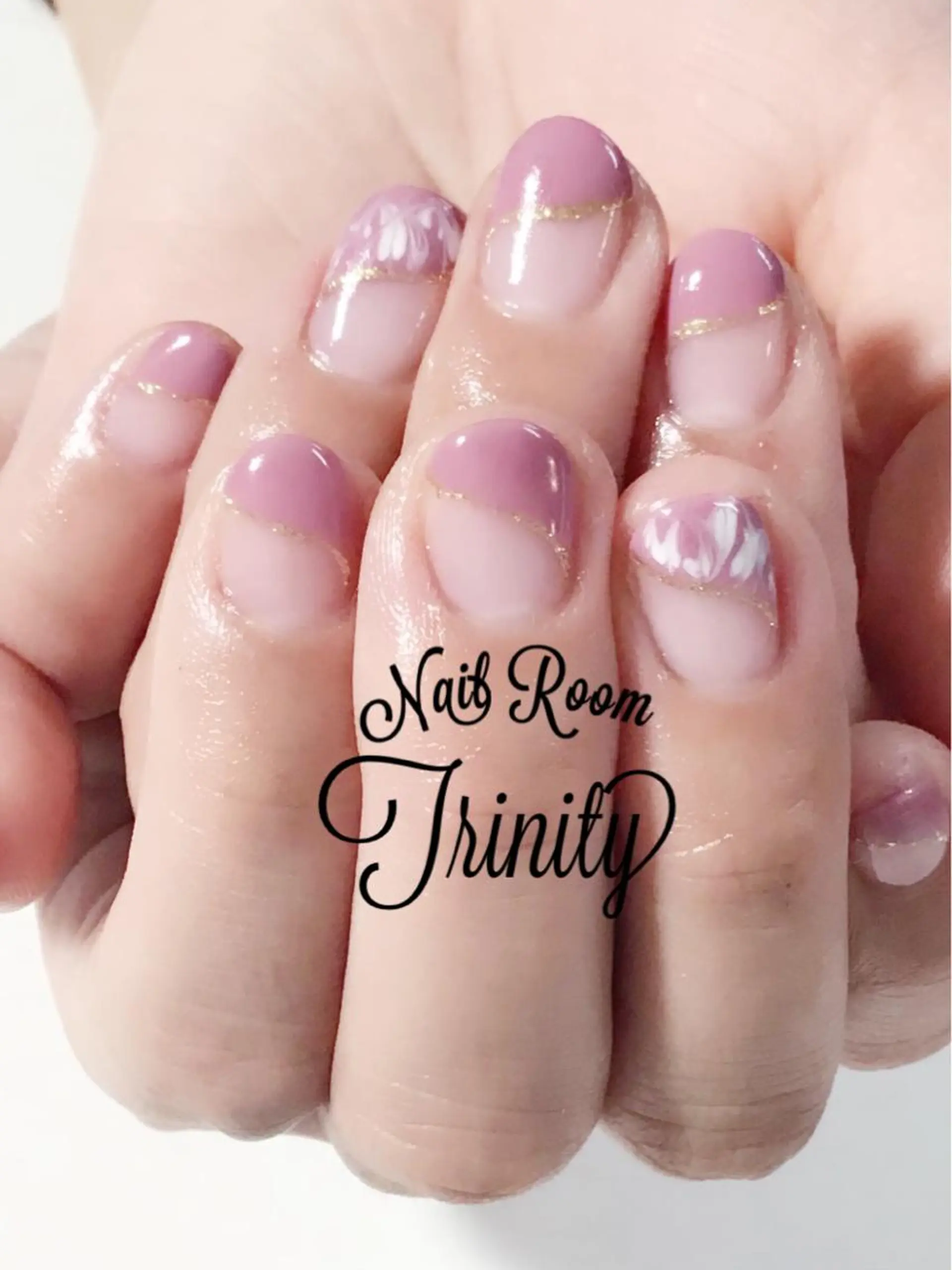 ネイル ハンドネイル Trinity ネイリストスタッフのネイルデザイン