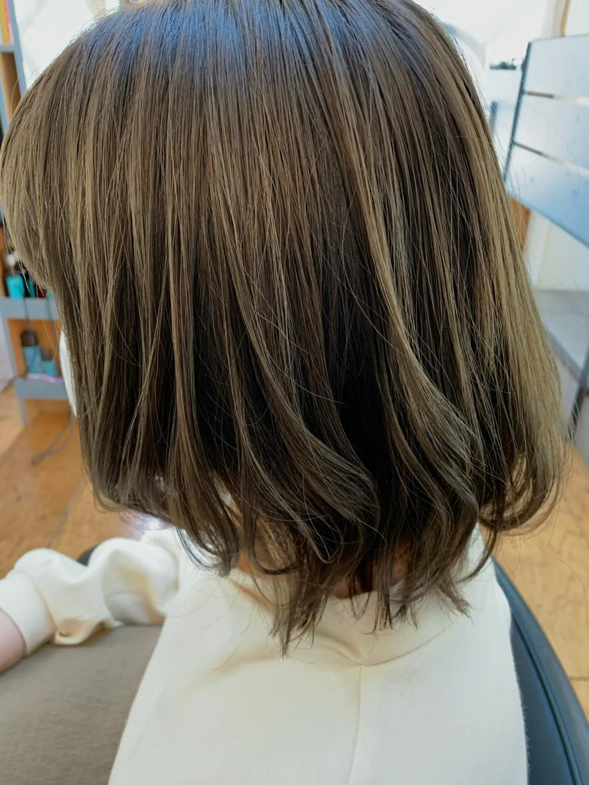 ミディアム カラー アッシュ オリーブアッシュ レイヤーカット Lagom なかだのヘアスタイル