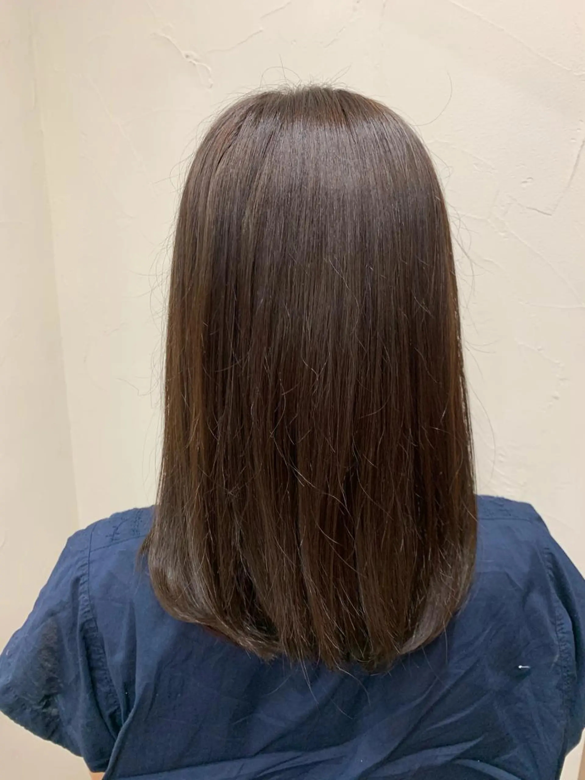 ミディアム カラー 黒髪 インナーカラー 三好 羽美のヘアスタイル