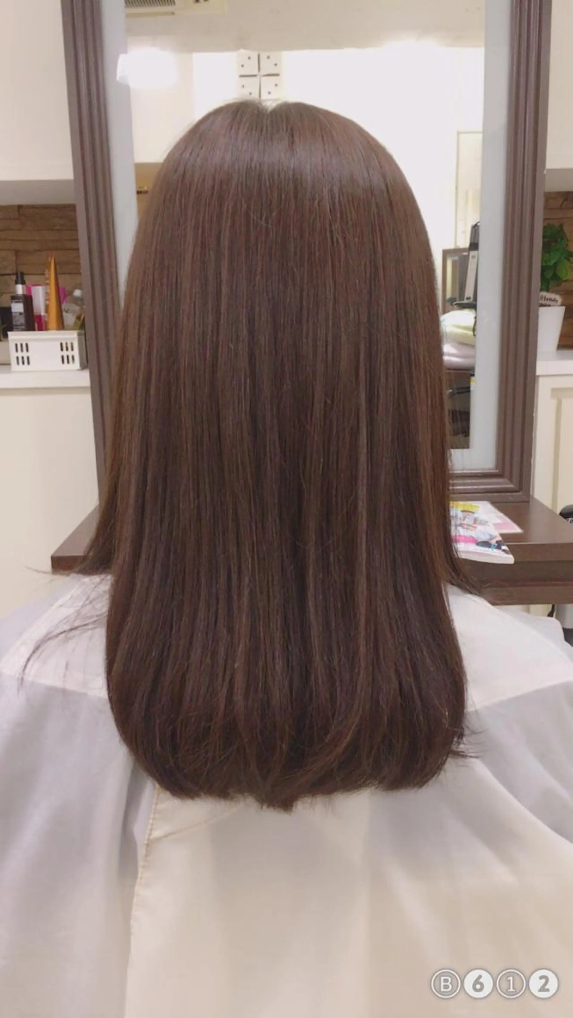 ミディアム カラー 顔周りの垢抜けヘア 立山愛梨のヘアスタイル