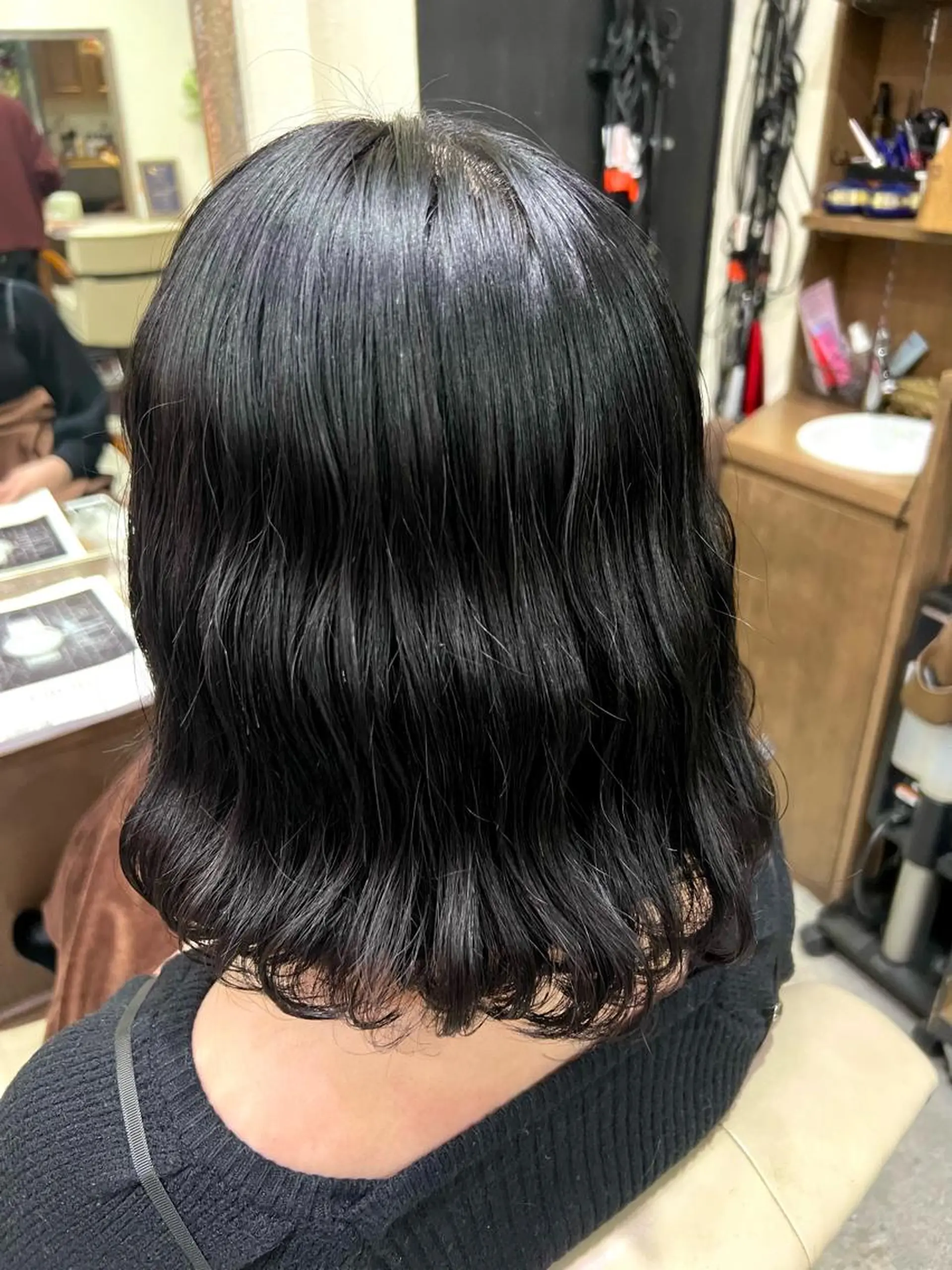 ミディアム カラー 黒髪 ブルーカラー ブルーブラック ボブ カット ヘアカラー 高橋 葵のヘアスタイル