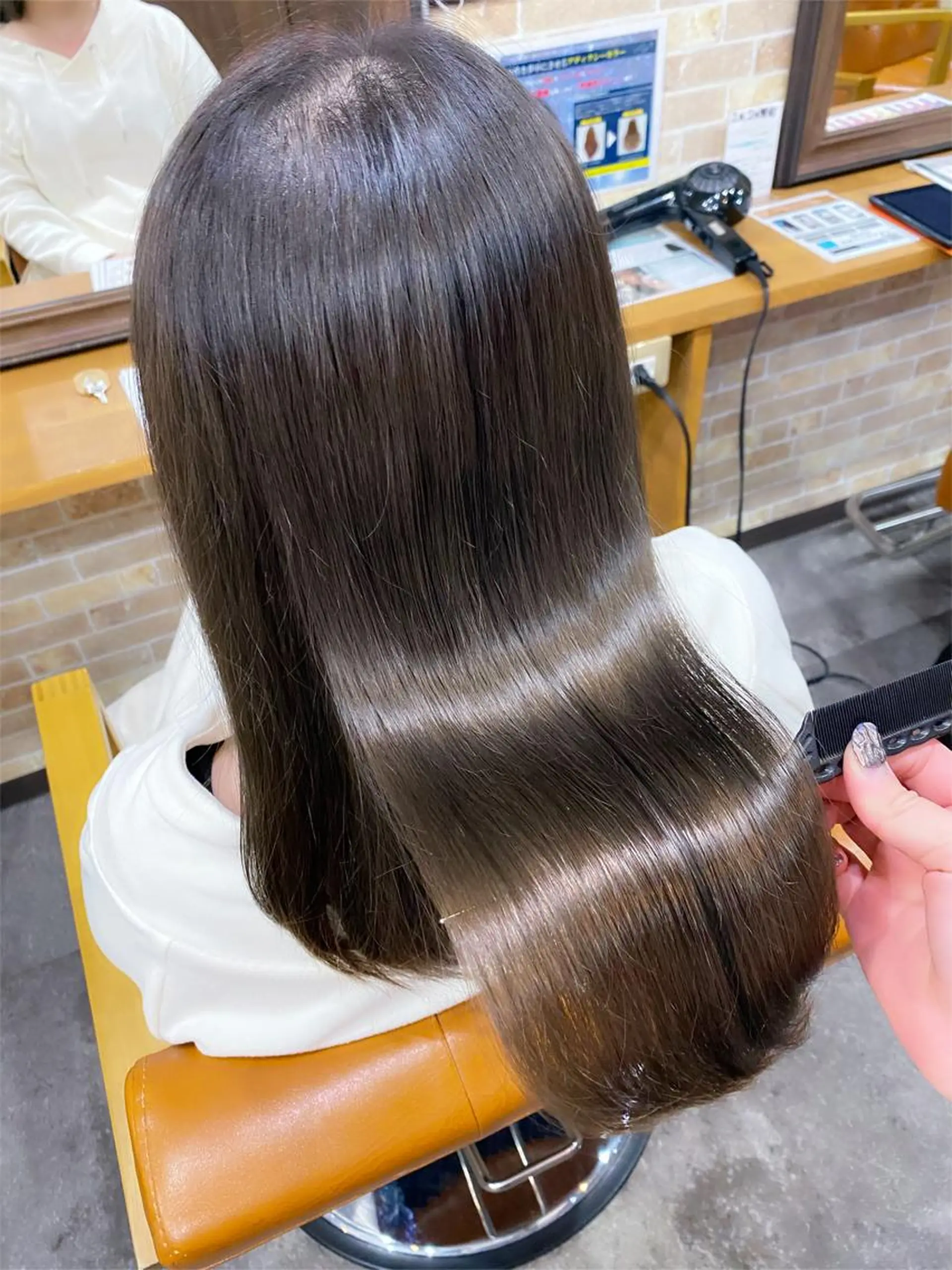 セミロング ヘアカラー トリートメント 美髪ヘア 🤍erikaのヘアスタイル