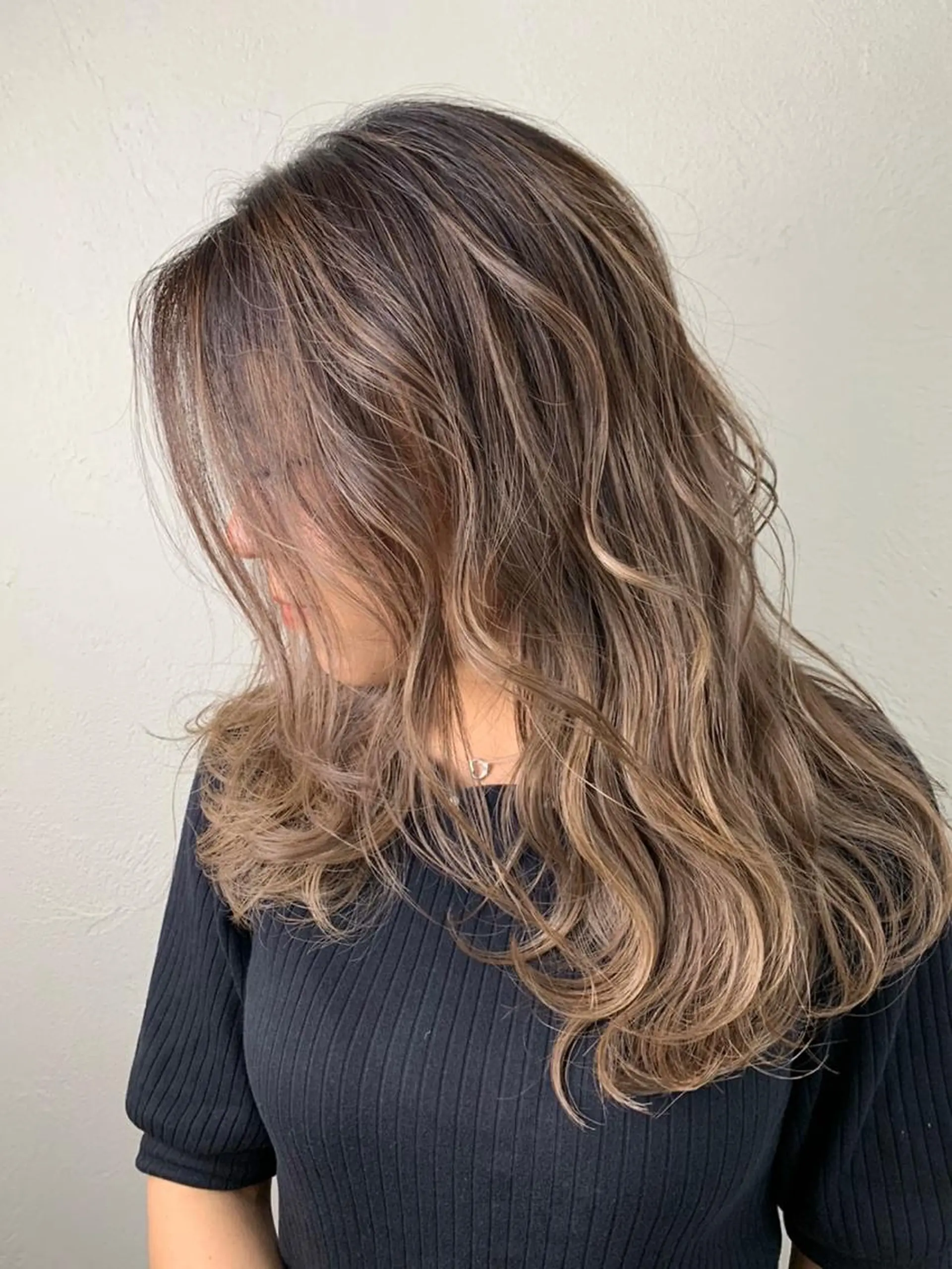 セミロング カラー ハイライトカラー ハイライト ヘアカラー トリートメント iroa＋color 鶴見店のヘアスタイル