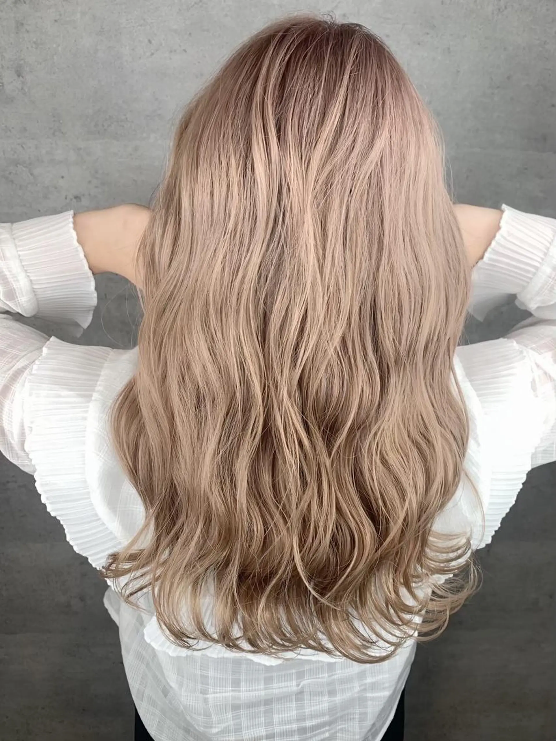 ロング ボブ 斜めバング 外国人風カラー 伸ばしかけ ハイライト カット ヘアカラー ＿WHITE鳳店 アンダーバーホワイトのヘアスタイル