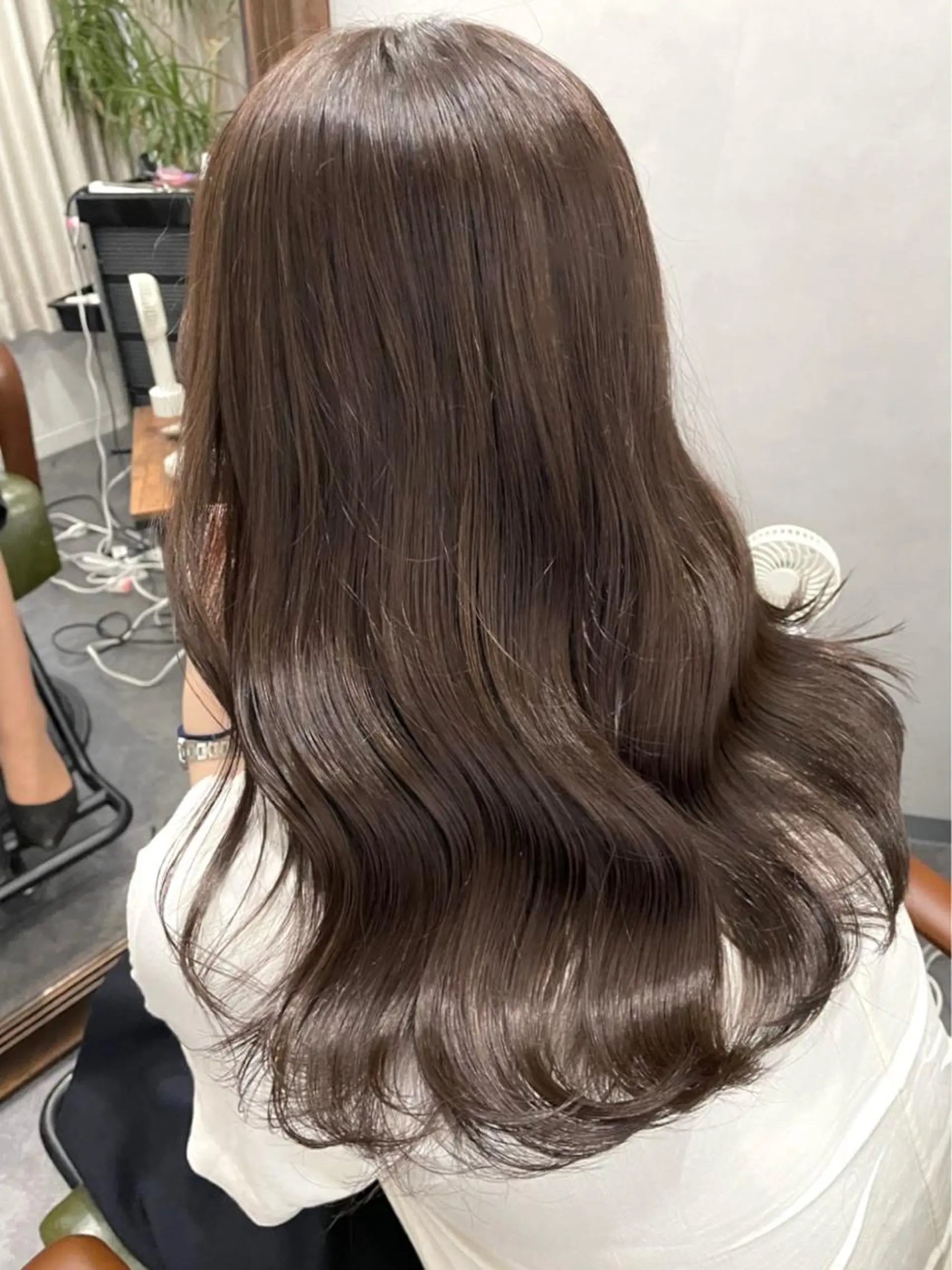 セミロング カラー ブリーチ グレージュ イルミナカラー ブリーチなしカラー 中村 友美のヘアスタイル
