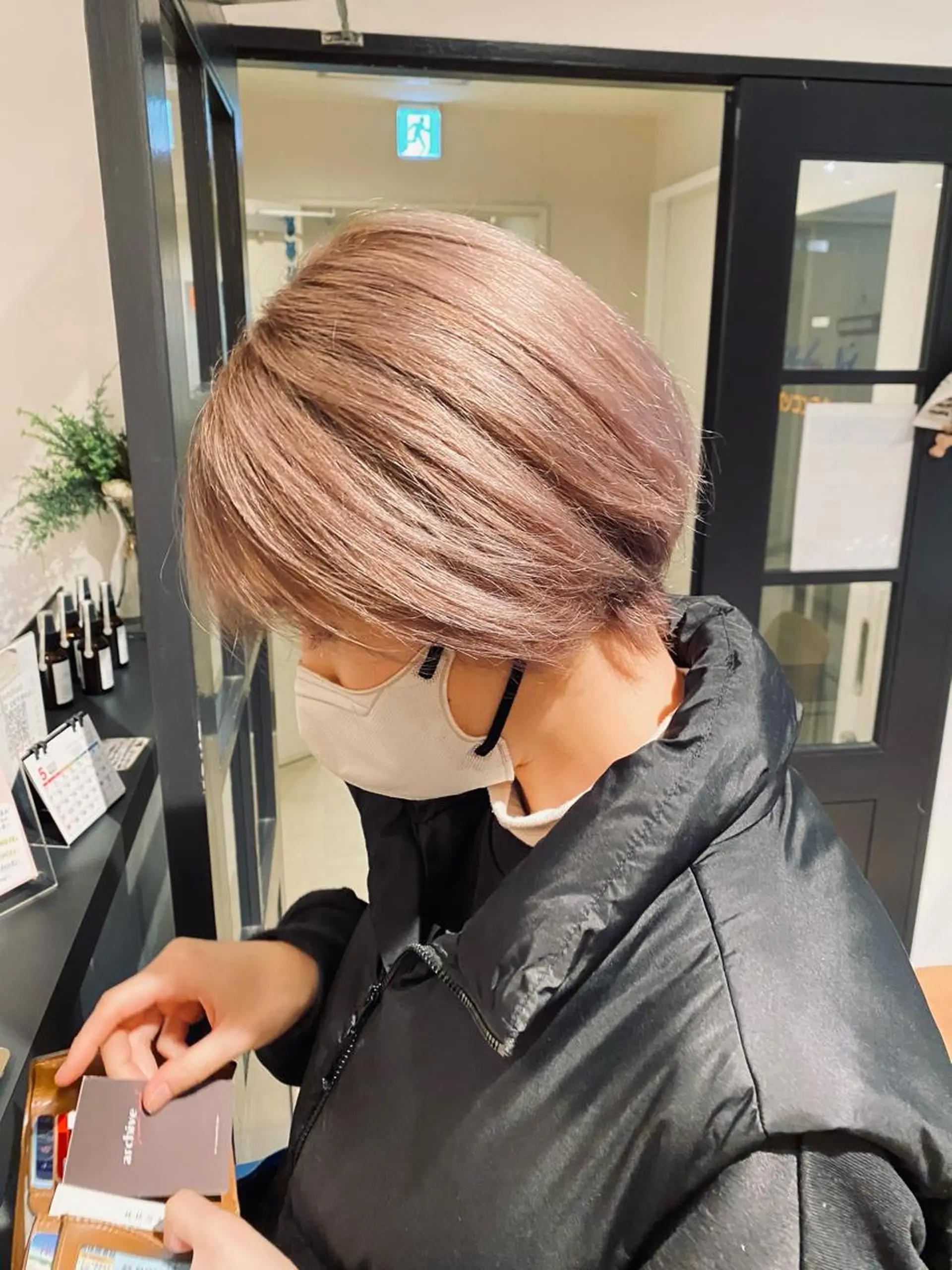 ショート カラー ベージュカラー ハイトーンカラー ピンクカラー ピンクベージュ 丸田 幹太のヘアスタイル