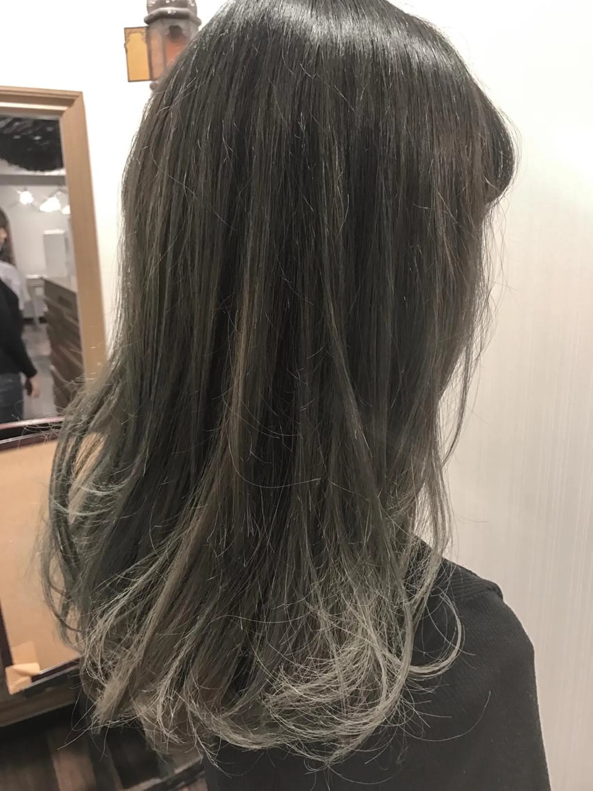 ロング カラー ブリーチ グラデーションカラー ひろせ かなのヘアスタイル