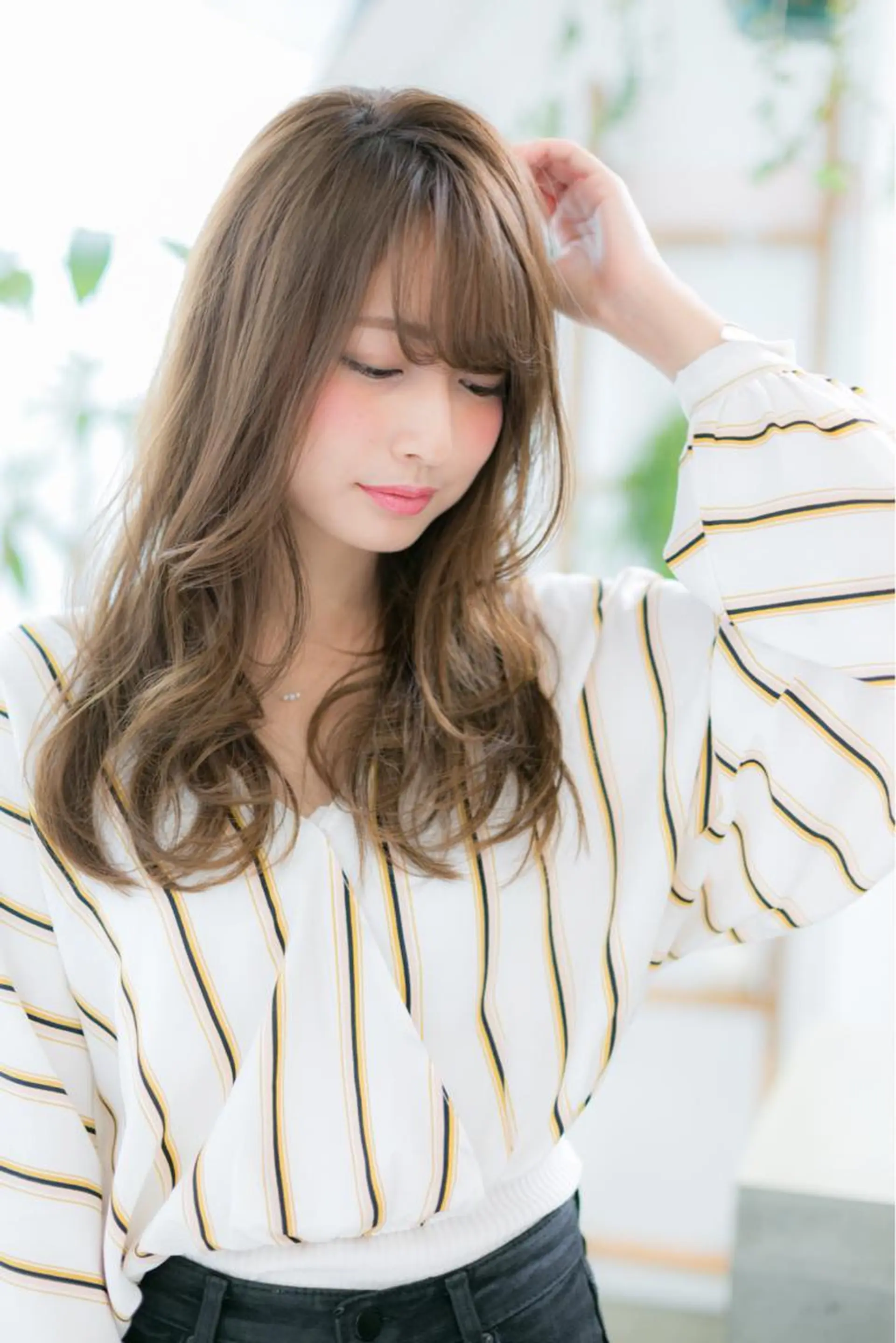 セミロング カラー ベージュカラー ブリーチ トップ スタイリストのヘアスタイル