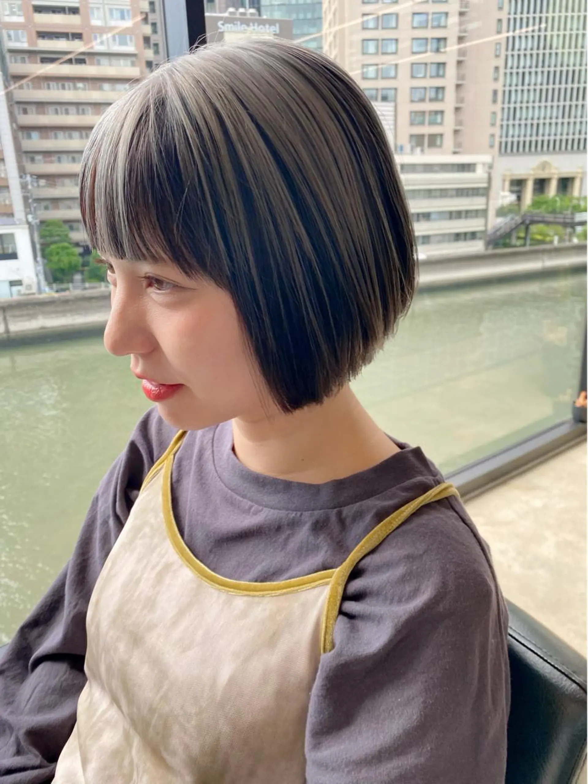 ショート カラー レイヤーカット/ 酸性ストレート梅田のヘアスタイル