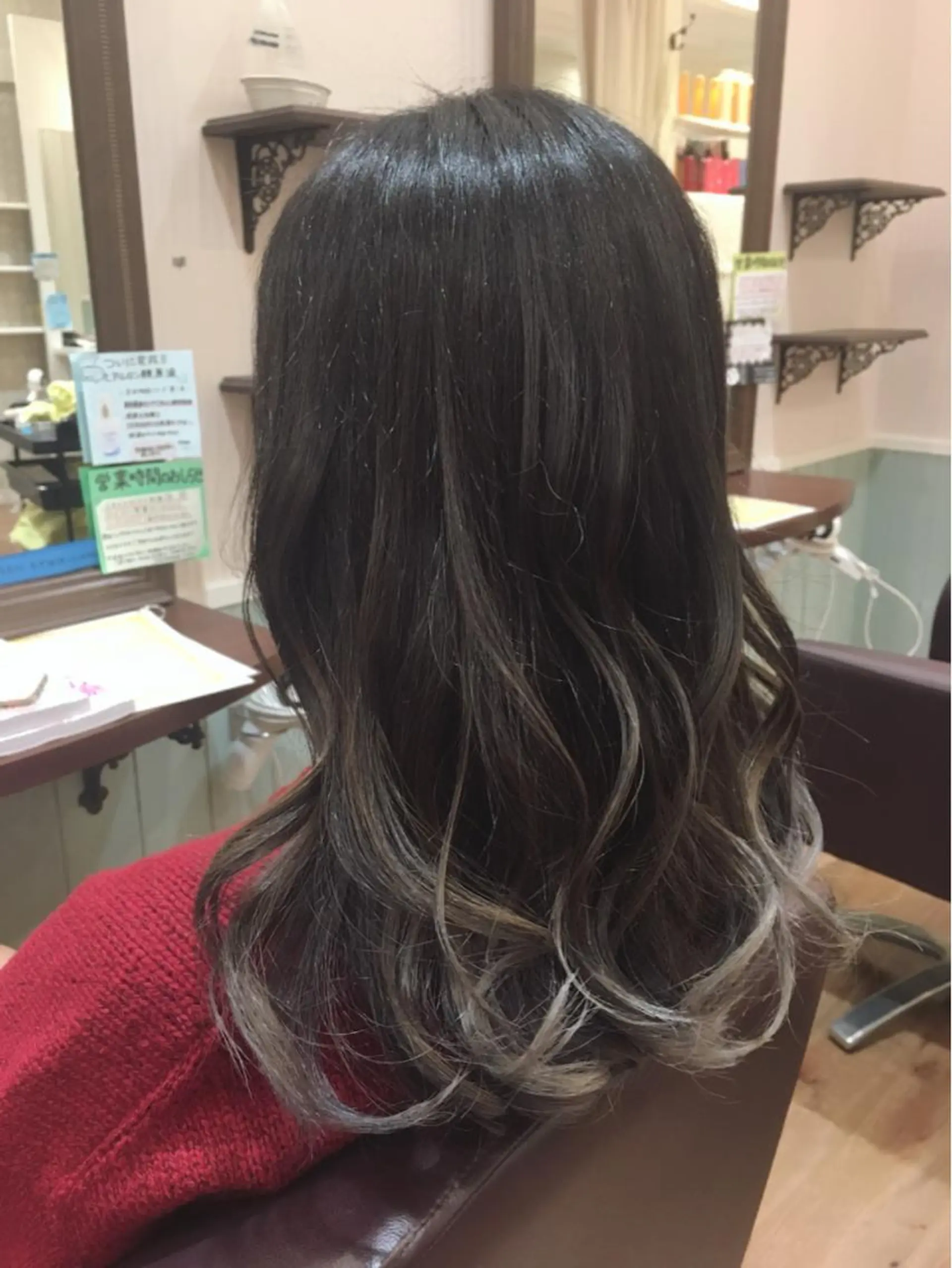 ミディアム カラー バレイヤージュ グレージュ レイヤーカット ビーズアモール 豊田店のヘアスタイル