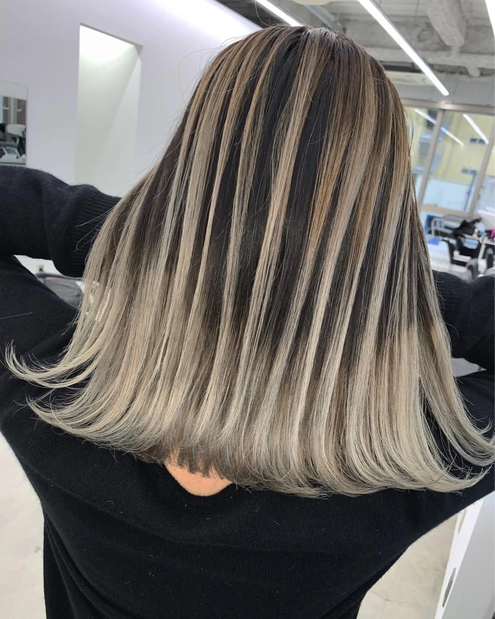 ミディアム レイヤーカット 山田 絵里菜のヘアスタイル