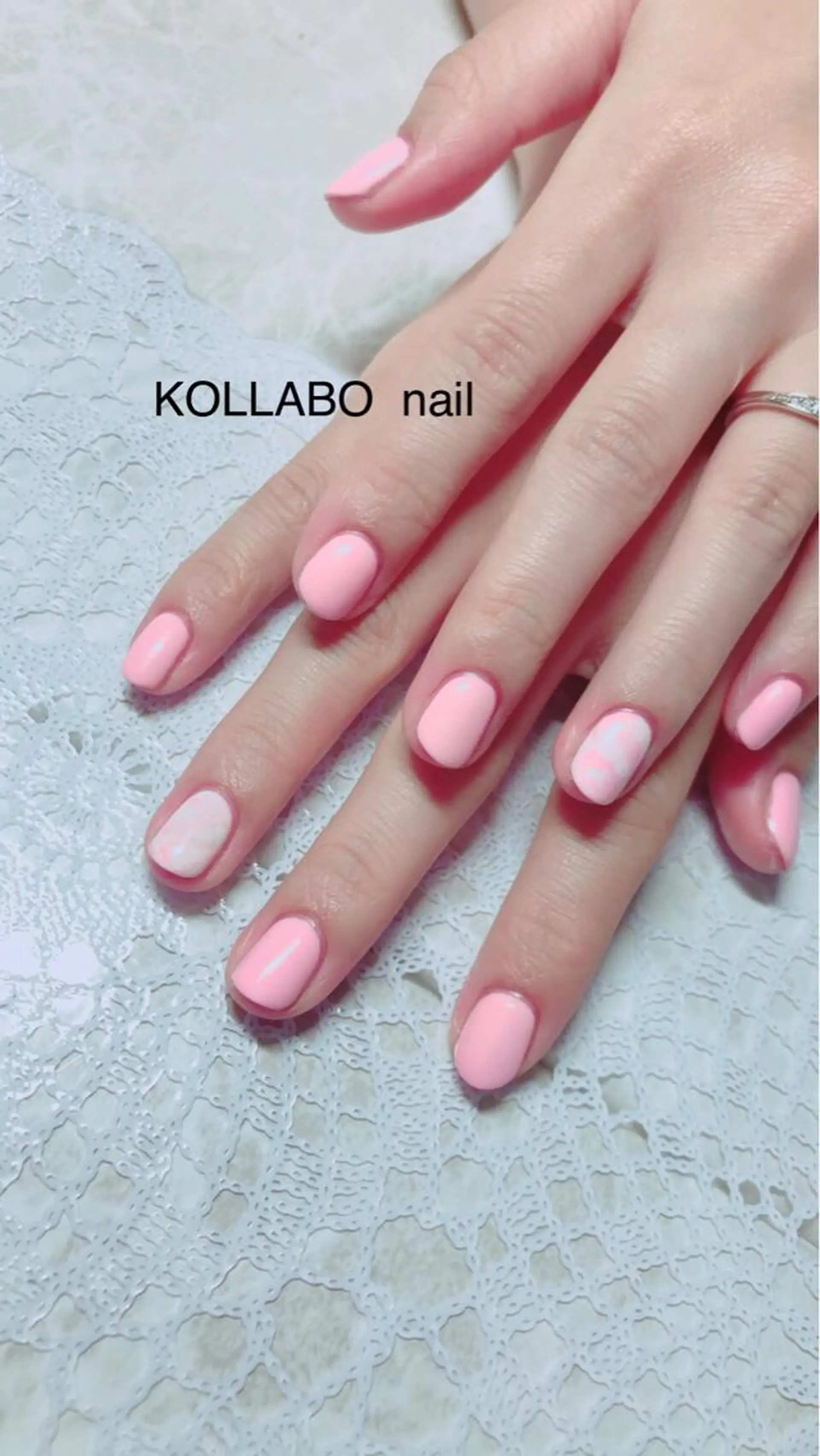 ネイル ホログラムネイル キラキラネイル ニュアンスネイル ピンク ストーンネイル KOLLABO nailのネイルデザイン