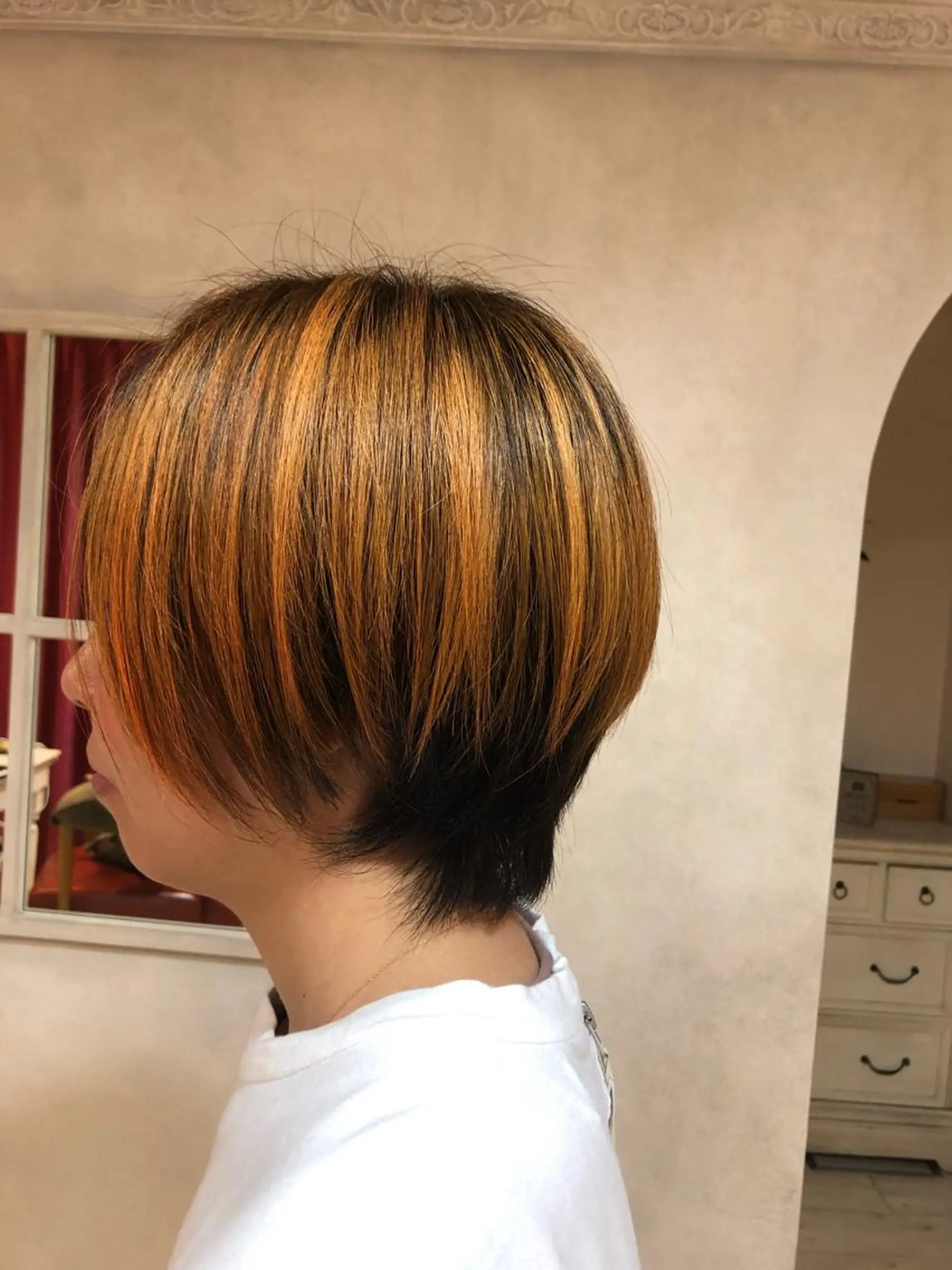 ショート ハイライト トリートメント 大久保 遥日のヘアスタイル