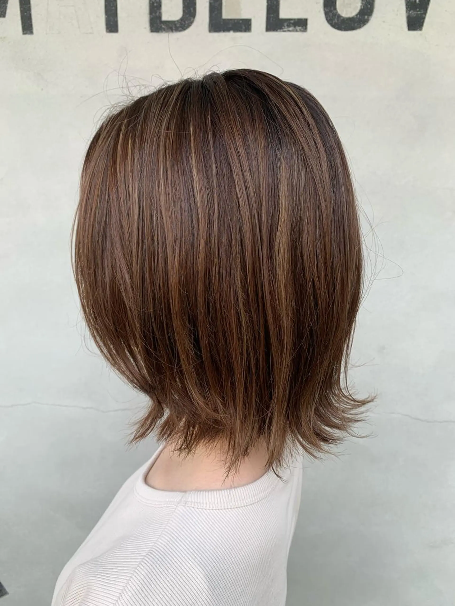 ミディアム カット ヘアカラー ︎︎🧸 ユリ ︎︎🧸のヘアスタイル