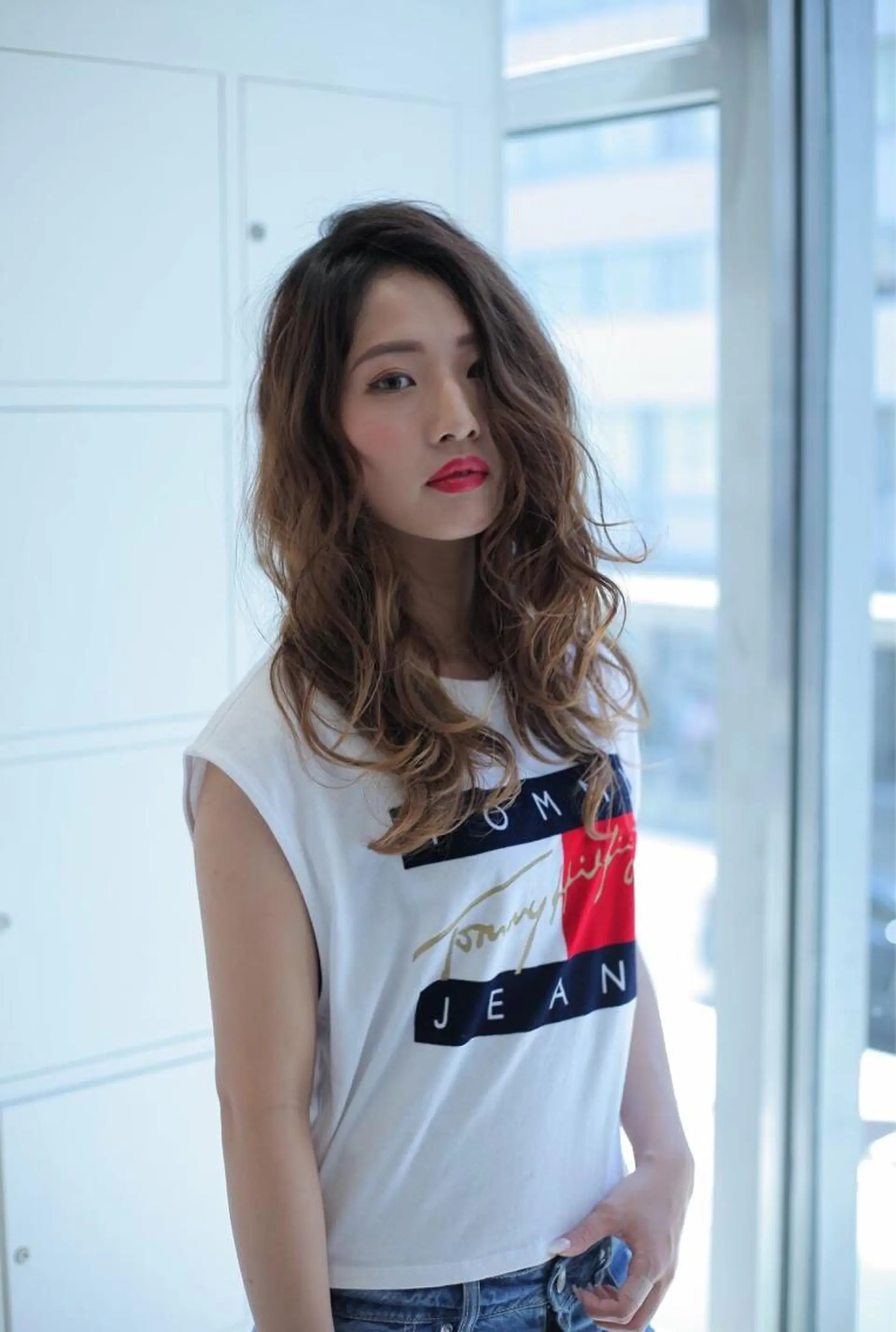 ロング カラー ヘアアレンジ マツエク・マツパ レイヤーカット✖️ 柔らかベージュカラーのヘアスタイル