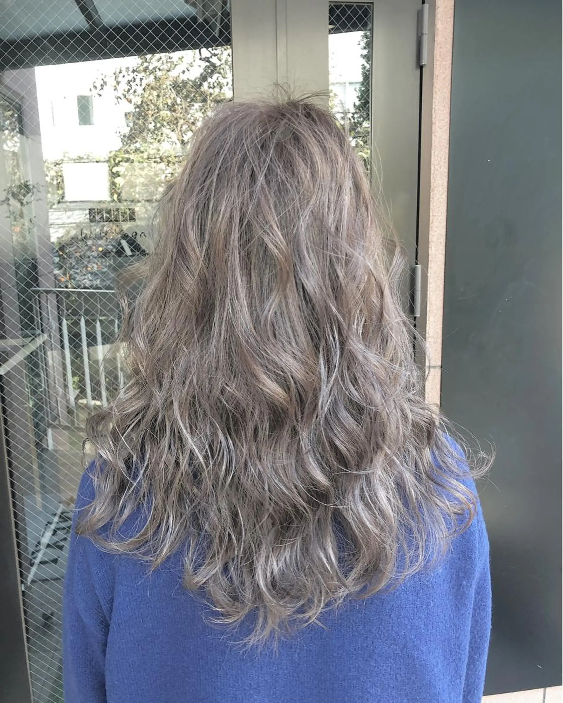 セミロング カラー ベージュカラー ミルクティーベージュ &グループ代表取締役 KOHEIのヘアスタイル