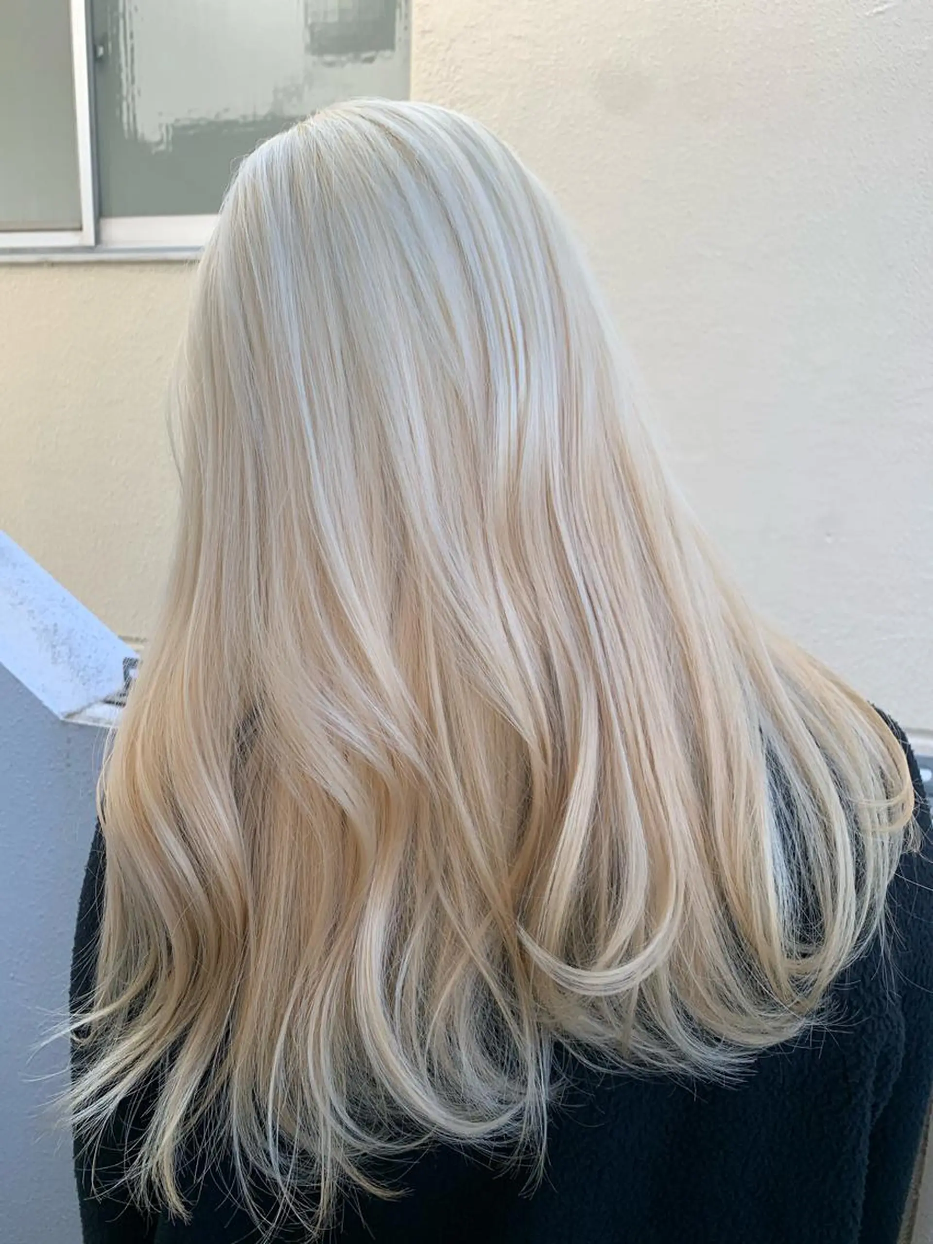 ロング カラー ブロンド ハイトーンカラー ホワイトブロンド 遠藤沙也加 /レイヤーカットのヘアスタイル