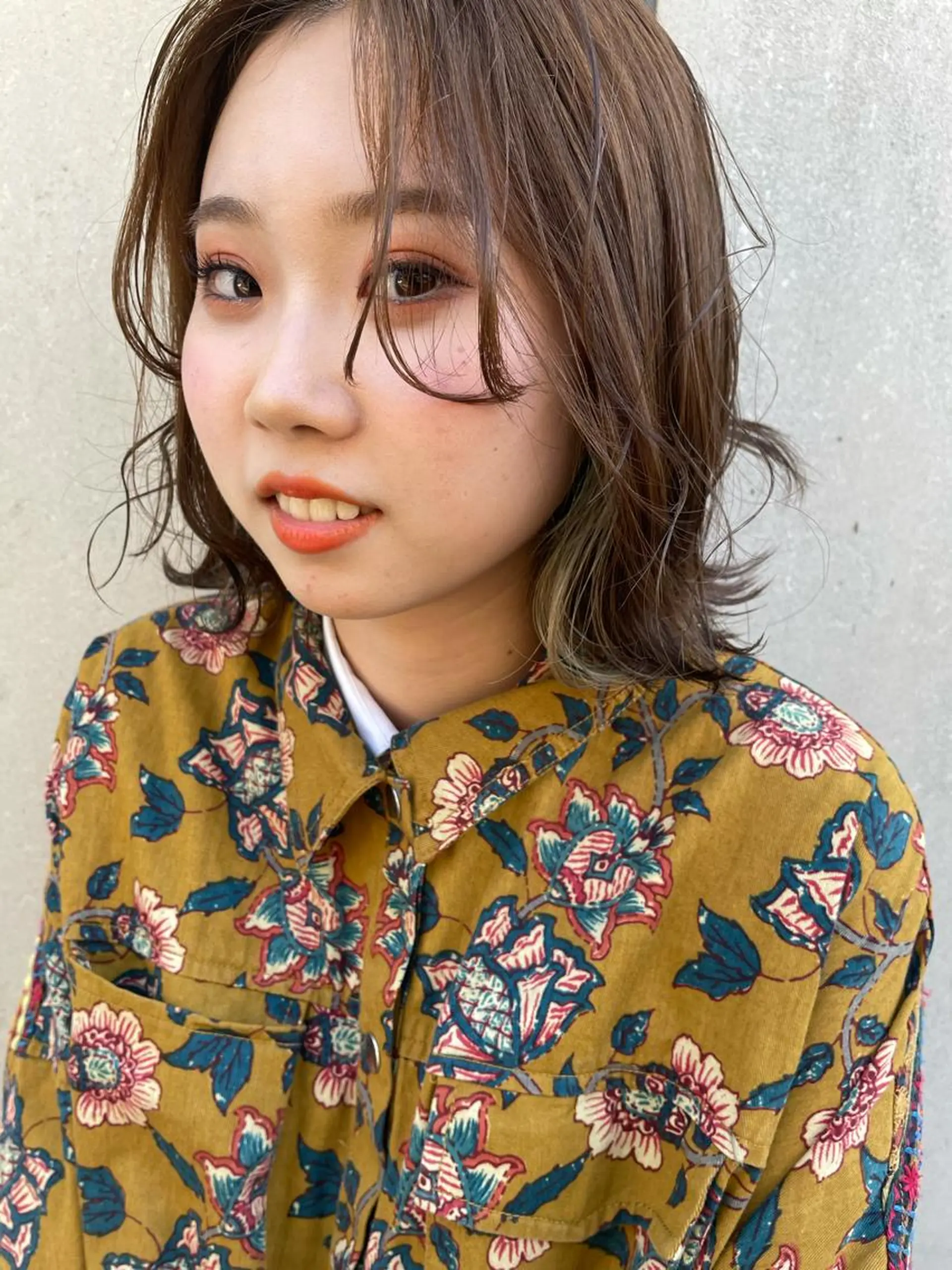 ミディアム カラー tomo🍒パーマ ハイトーン似合わせのヘアスタイル