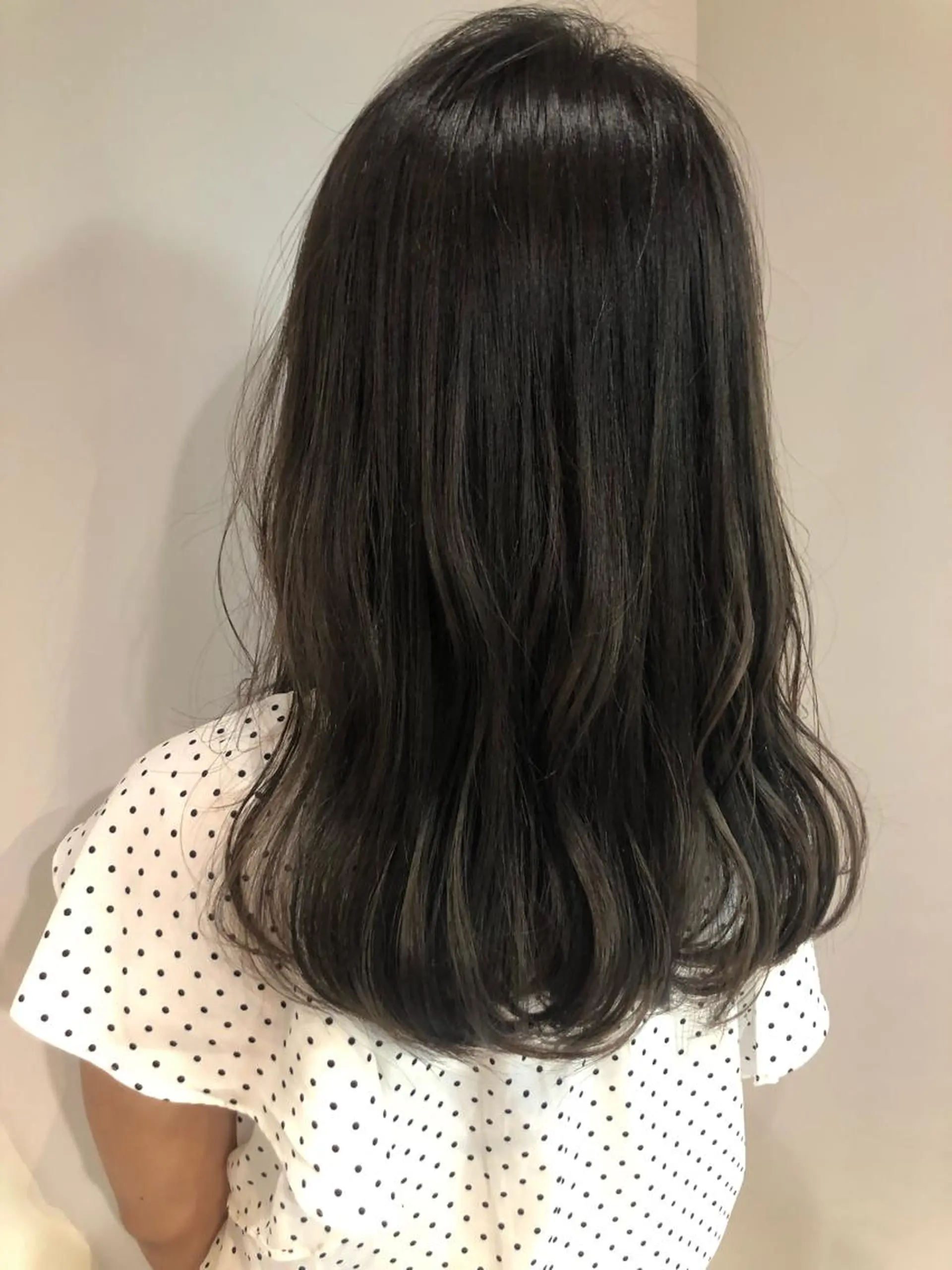 ミディアム カラー グレージュ カット ヘアカラー トリートメント scene. haraのヘアスタイル