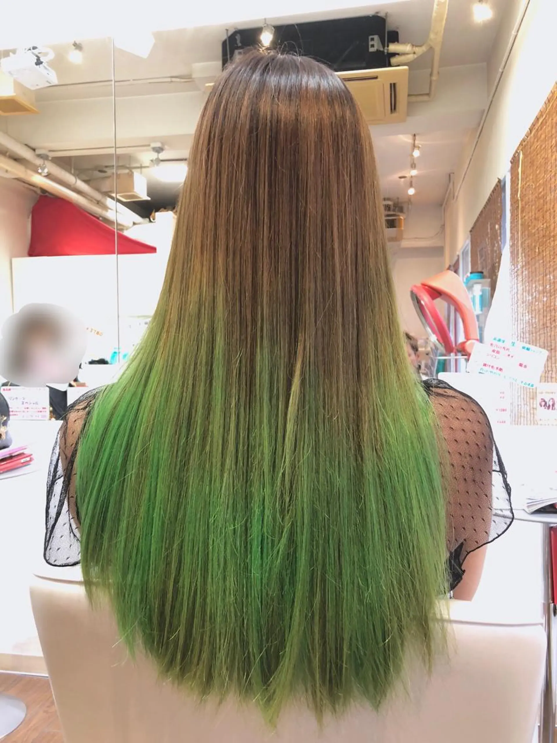 ロング カラー グラデーションカラー イルミナカラー ヘアカラー GLAD 萩原のヘアスタイル