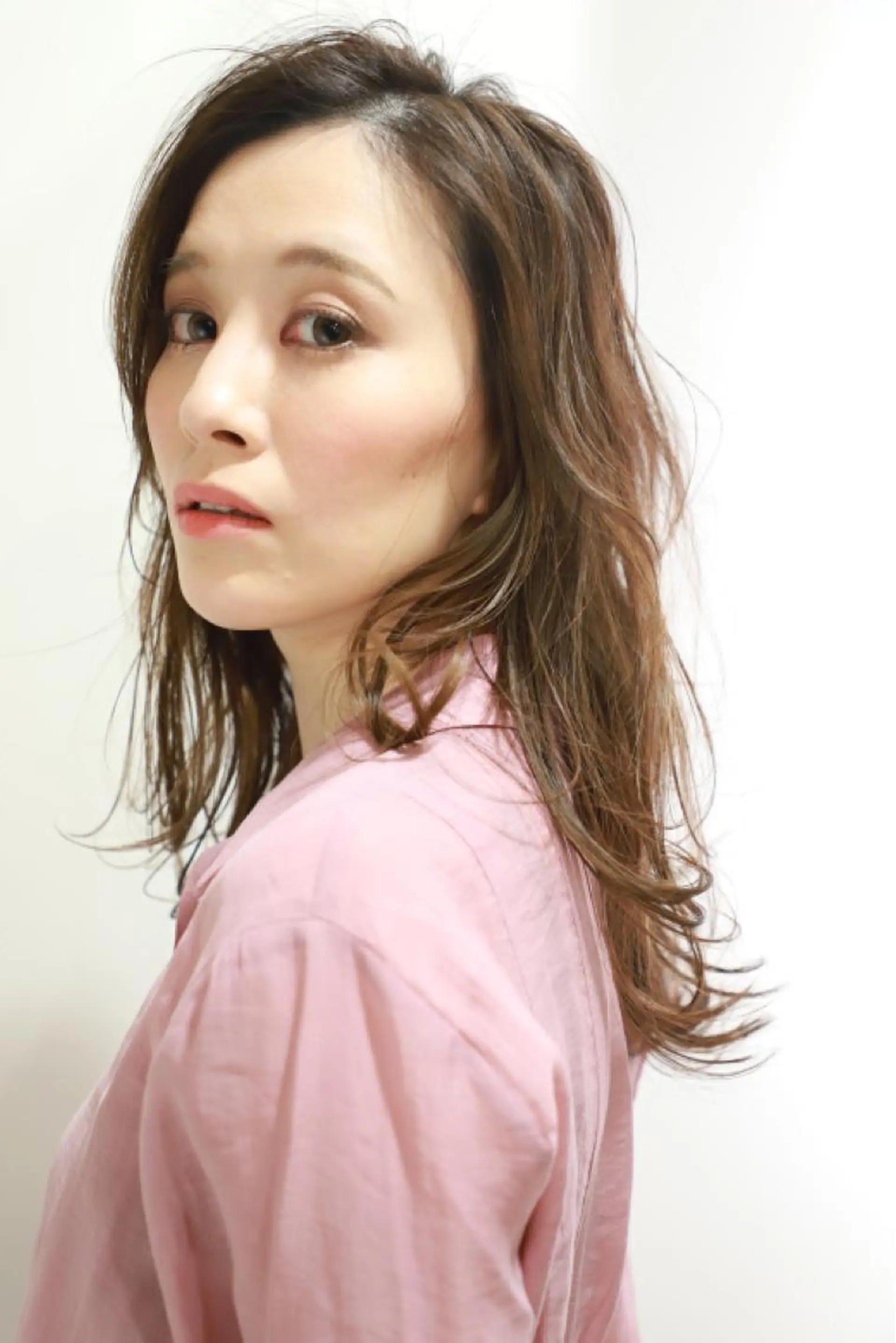 セミロング 岡元 朗弘のヘアスタイル