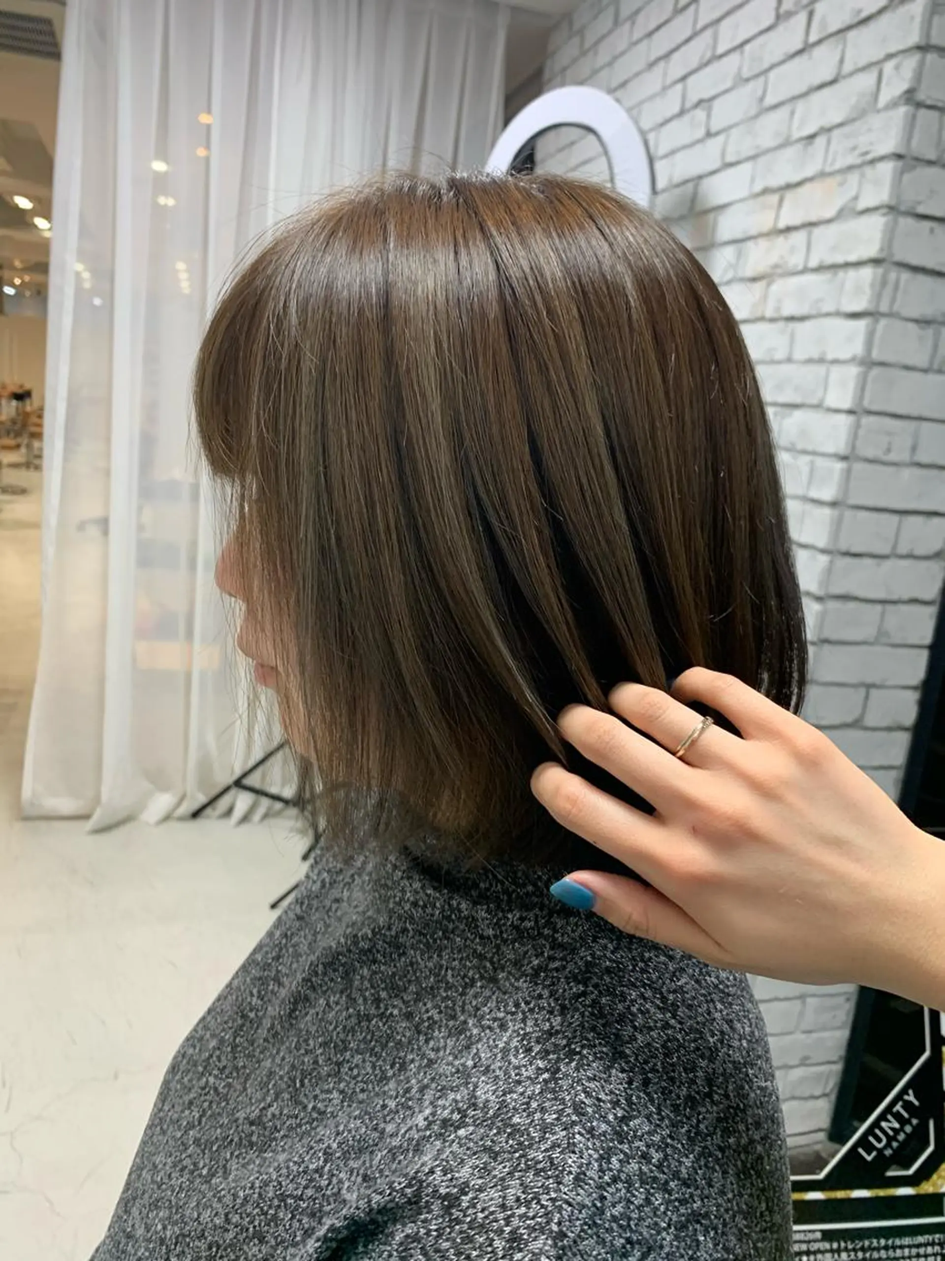ミディアム u n aのヘアスタイル
