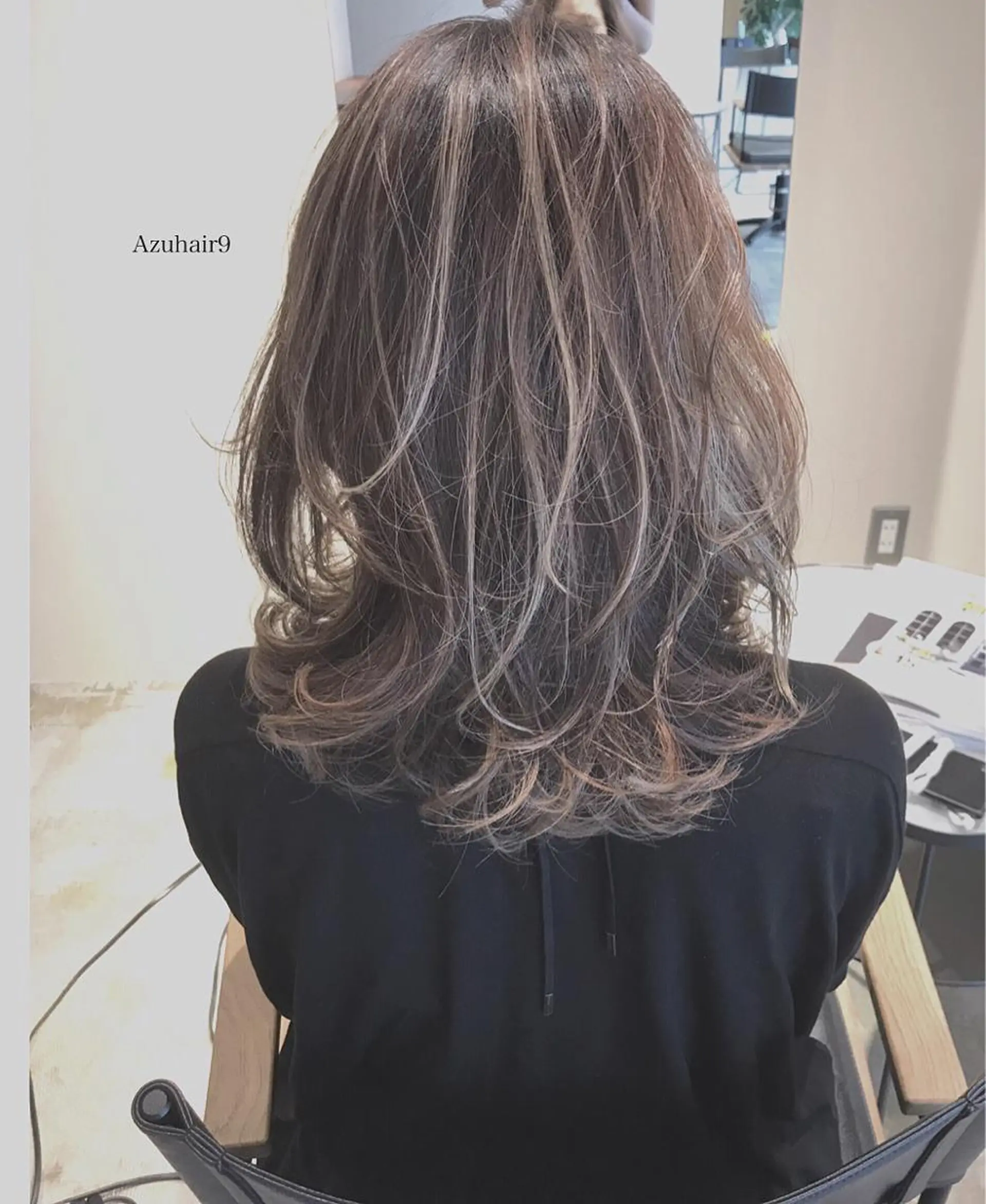 ミディアム ハイライト レイヤーカット RHAIRSALON 西山梓のヘアスタイル