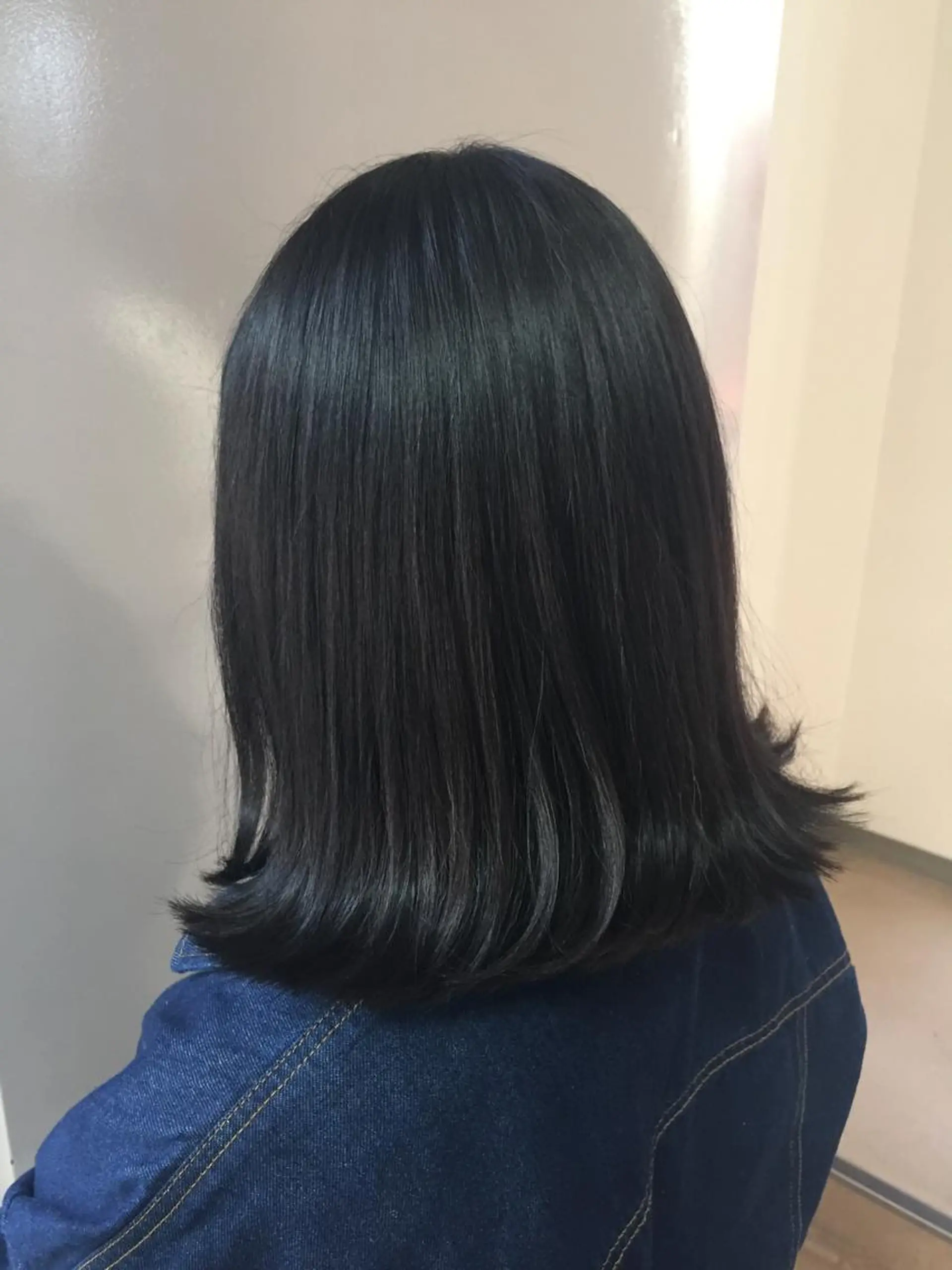 ミディアム カラー パーマ ヘアアレンジ メンズ キッズ ネイル マツエク・マツパ ブルーカラー ブルージュ 外ハネヘア ブルー 新宿/髪質改善/ 美髪矯正✨浅江通友のヘアスタイル
