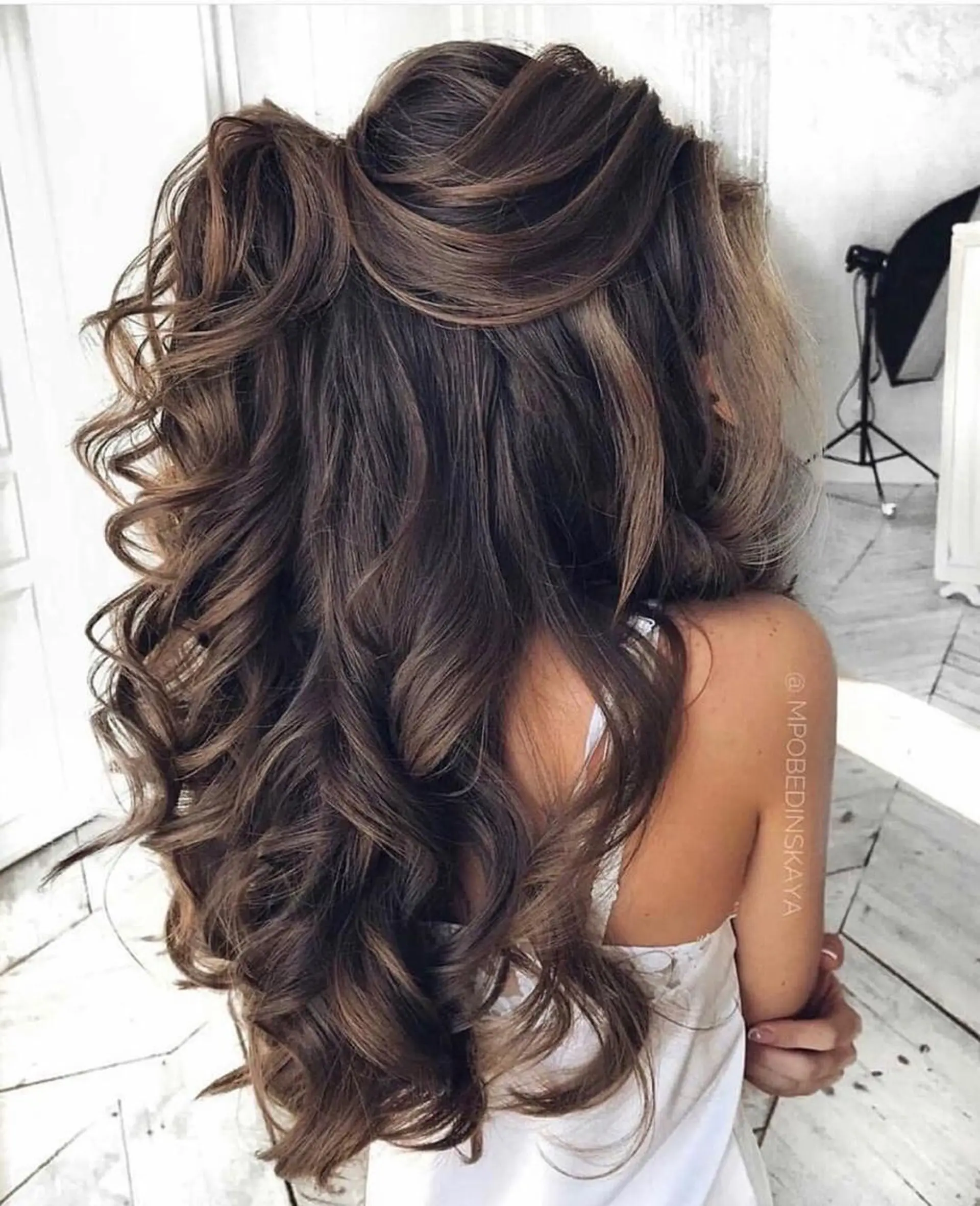 ロング カラー パーマ ヘアアレンジ ネイル マツエク・マツパ アッシュ バレイヤージュ ベージュカラー 透明感カラー ダブルカラー 夜23時まで予約🉑 reverieあきらのヘアスタイル