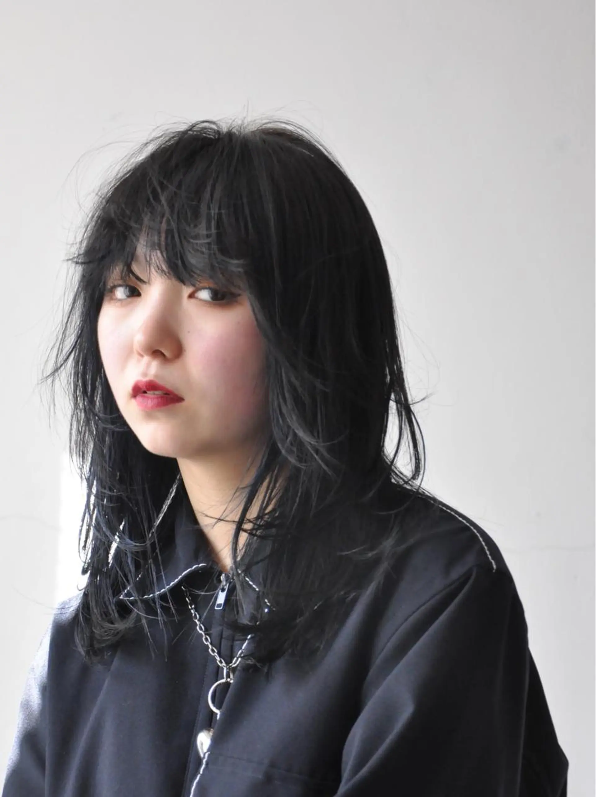 ロング カラー パーマ ネイビーカラー ストレートパーマ ヘアカラー トリートメント THE./ブリーチ 透感カラー/髪質改善のヘアスタイル