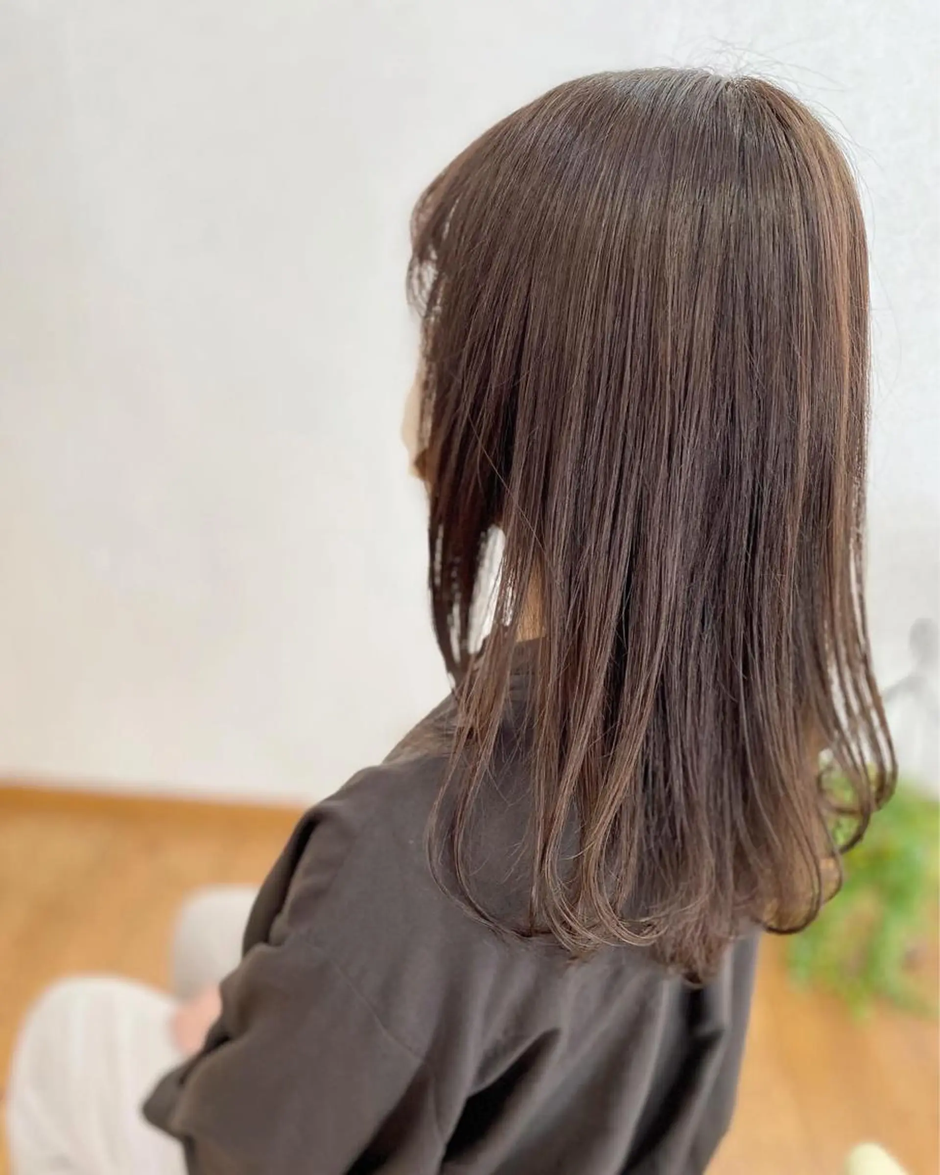 セミロング カラー ベージュカラー フォギーベージュ 荒木 ひろかのヘアスタイル