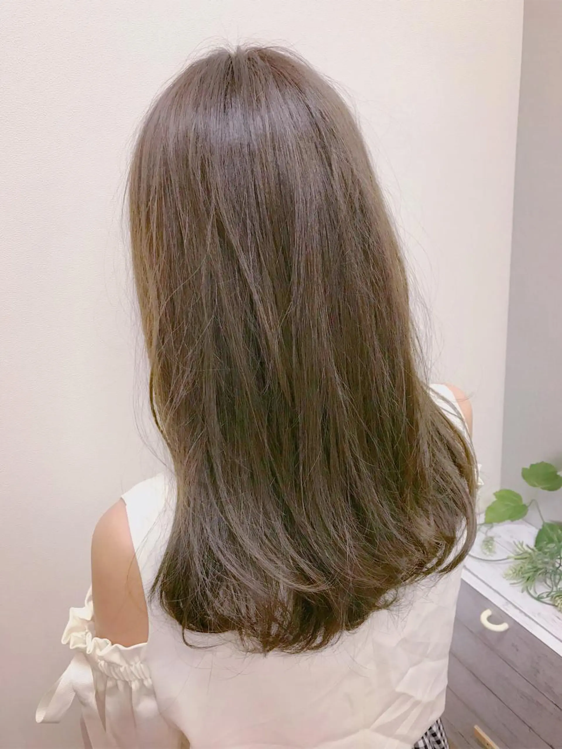 ミディアム カラー アッシュ ベージュカラー カット 縮毛矯正 トリートメント 田室 和幸のヘアスタイル